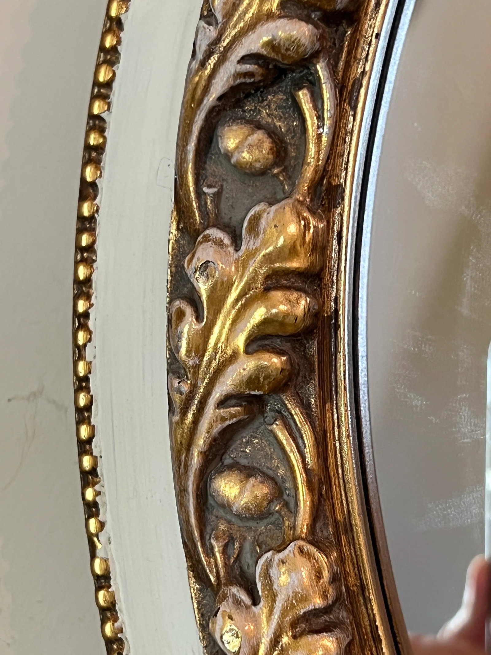 1980s French Carved Oak Leaf and Acorn Round Mirror - 6