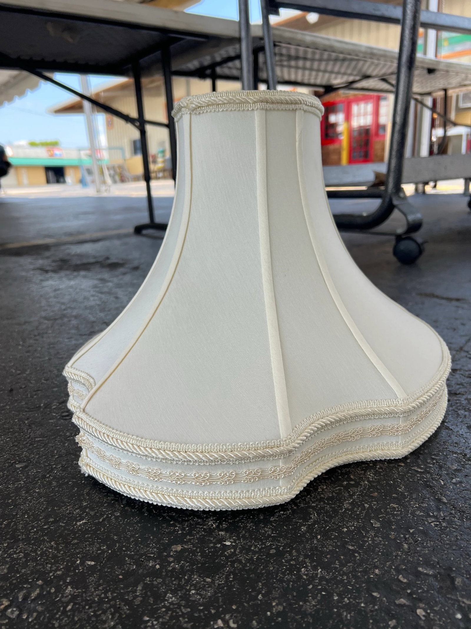 Vintage Quartefoil Bell Shaped Lamp Shade by Szoke Co. - 3