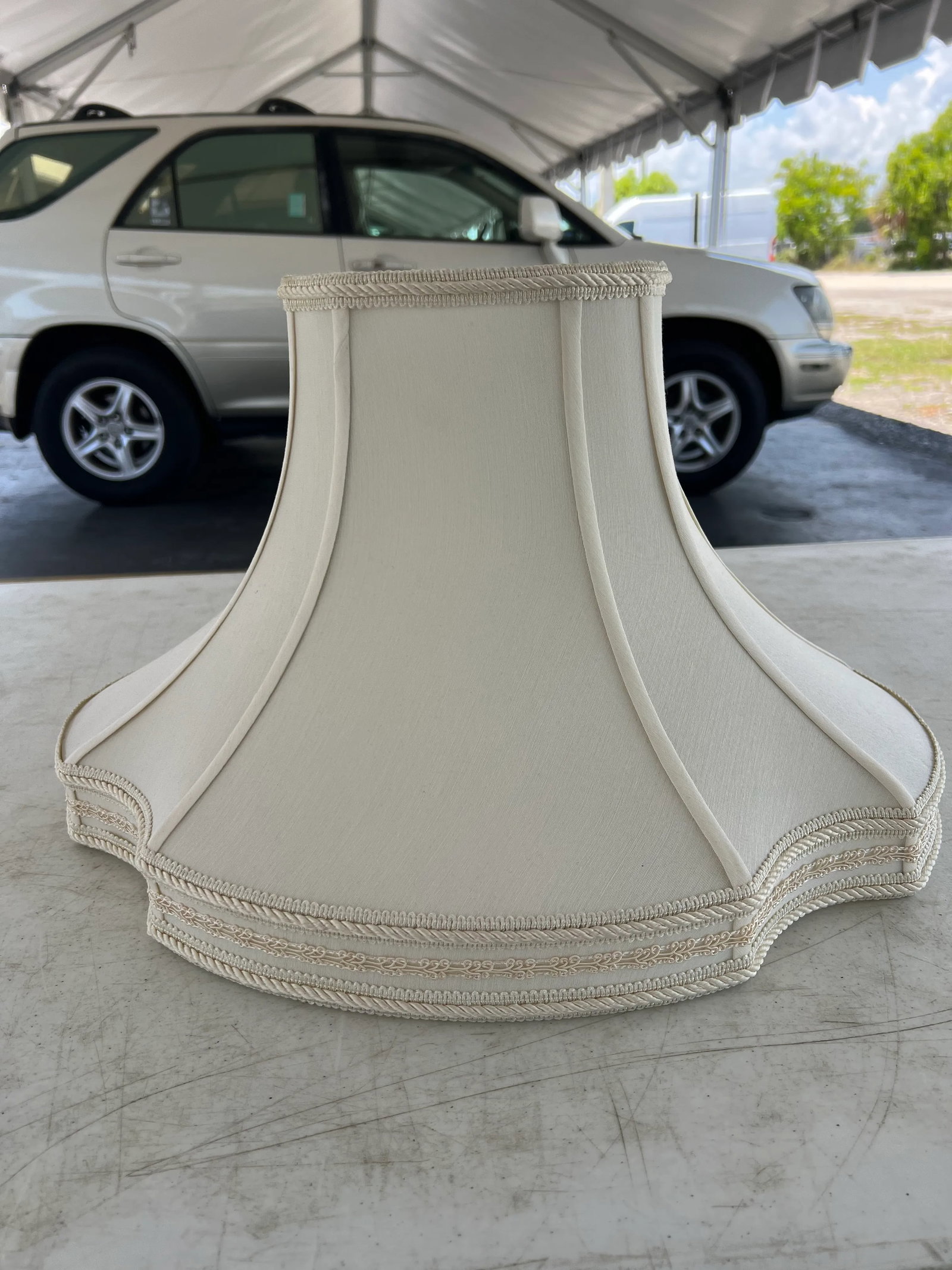 Vintage Quartefoil Bell Shaped Lamp Shade by Szoke Co. - 4