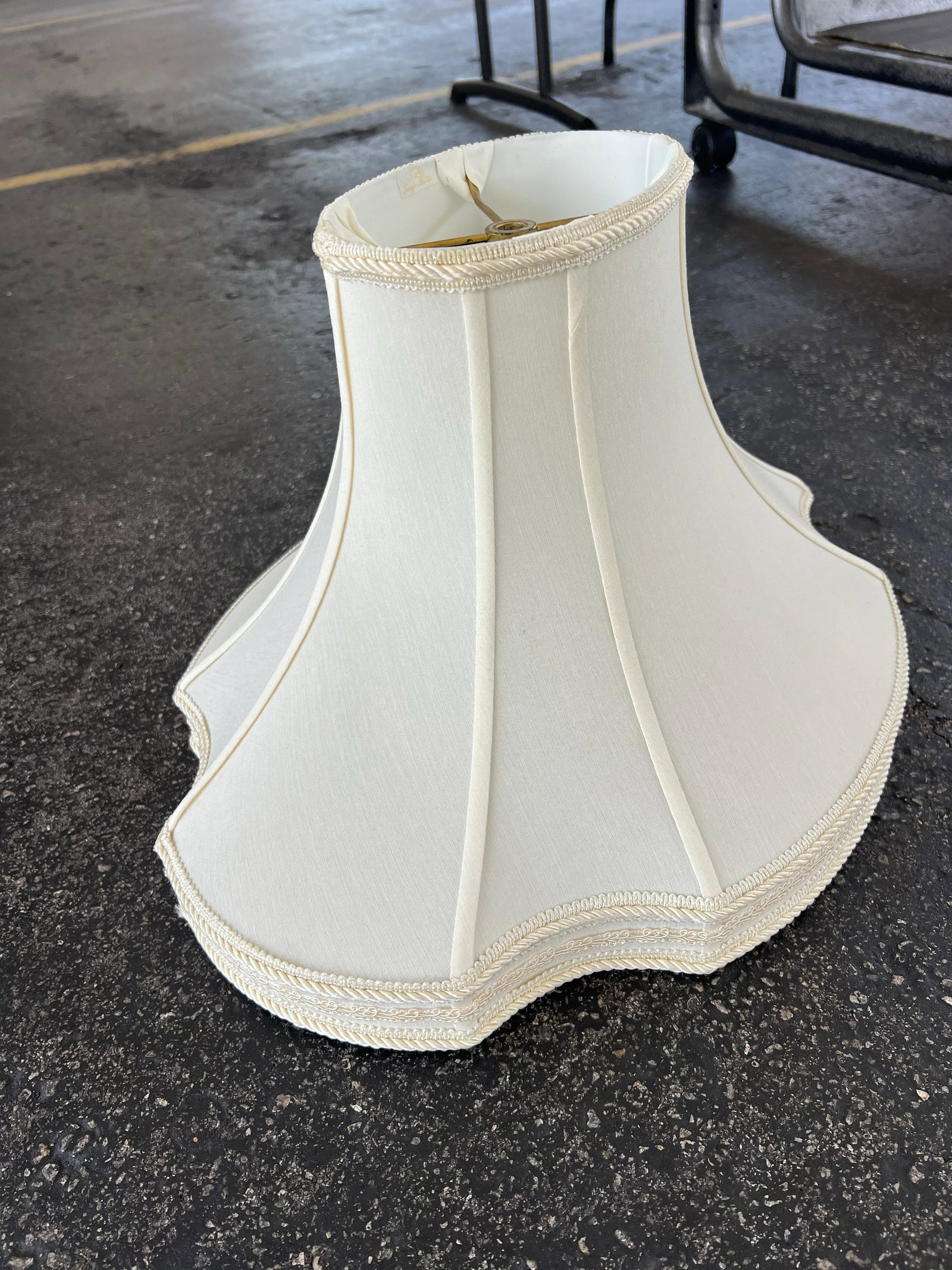Vintage Quartefoil Bell Shaped Lamp Shade by Szoke Co. - 5