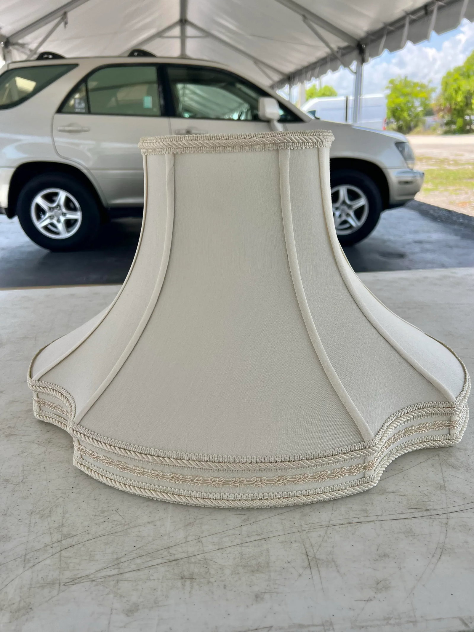 Vintage Quartefoil Bell Shaped Lamp Shade by Szoke Co. - 6