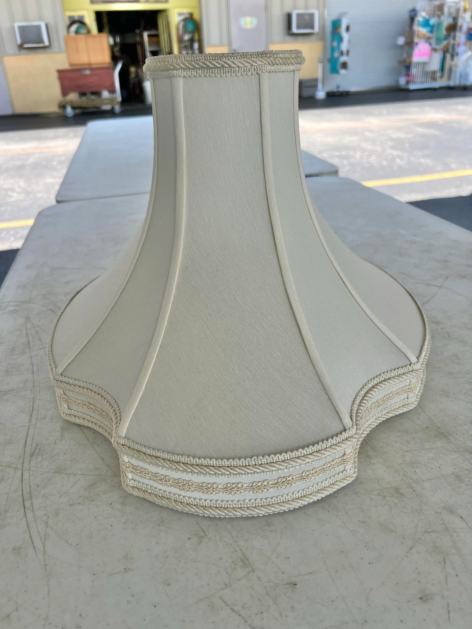 Vintage Quartefoil Bell Shaped Lamp Shade by Szoke Co. - 7
