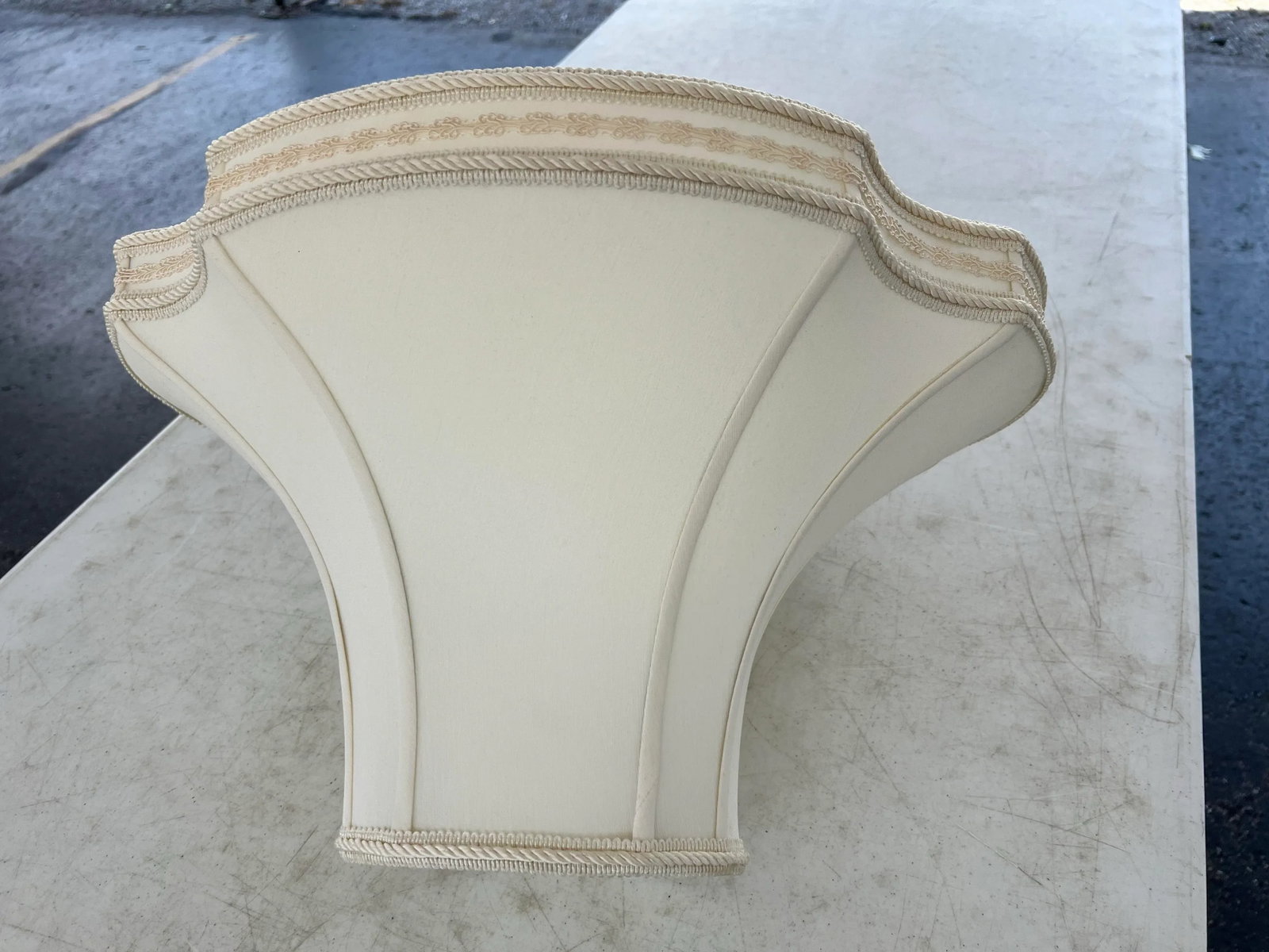 Vintage Quartefoil Bell Shaped Lamp Shade by Szoke Co. - 8
