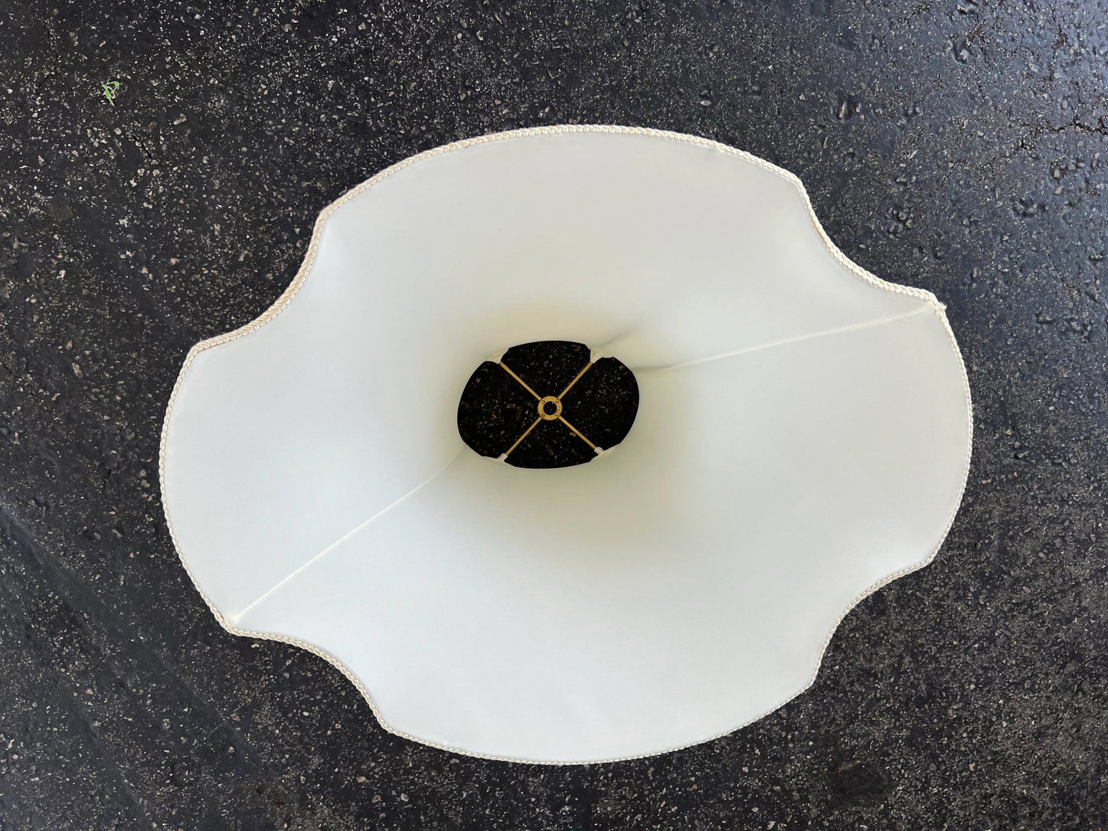 Vintage Quartefoil Bell Shaped Lamp Shade by Szoke Co. - 9