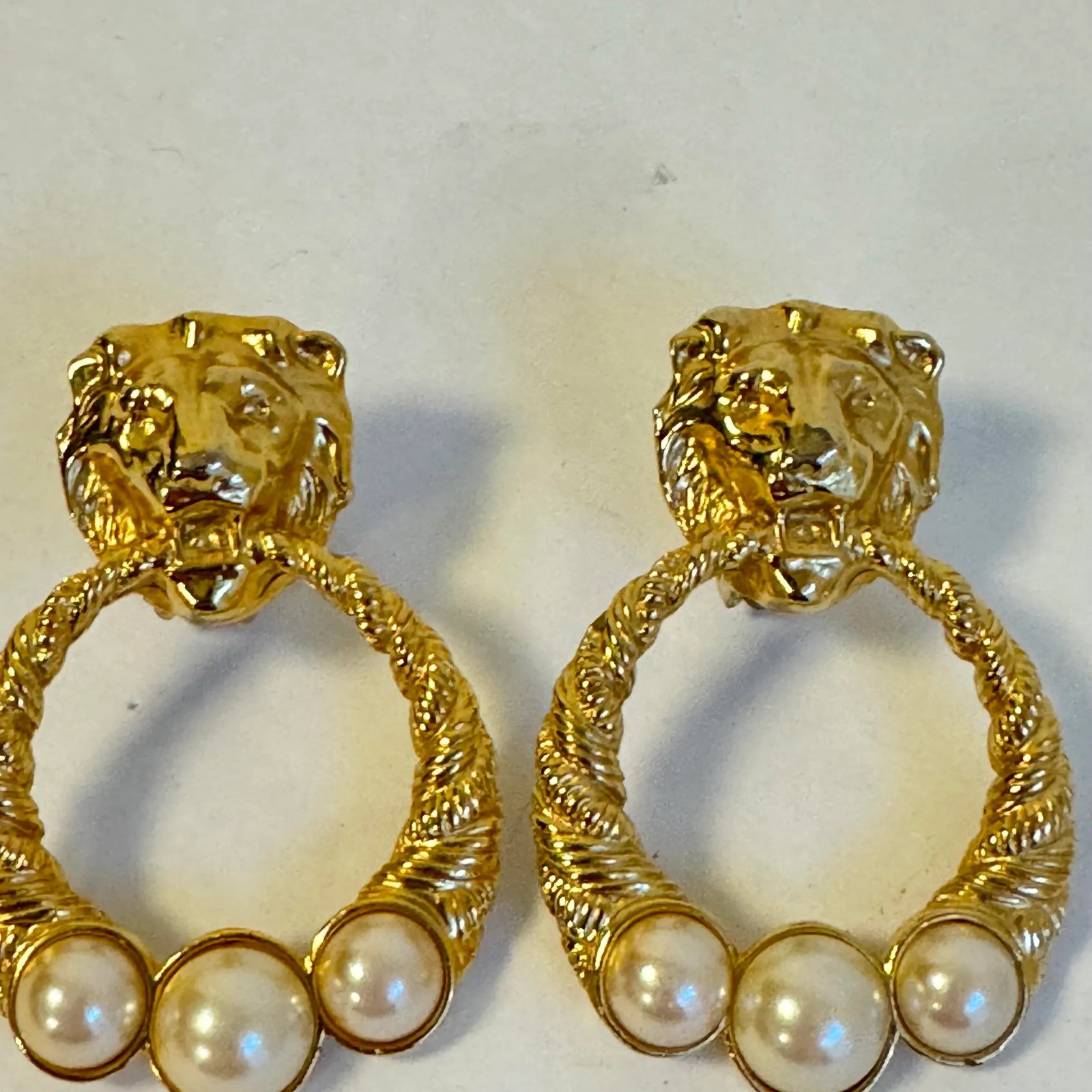 Vintage Lion Head Door Knocker Earrings Clip on Gold Tone Faux Pearl 90s Maximalist Jewelry - 3