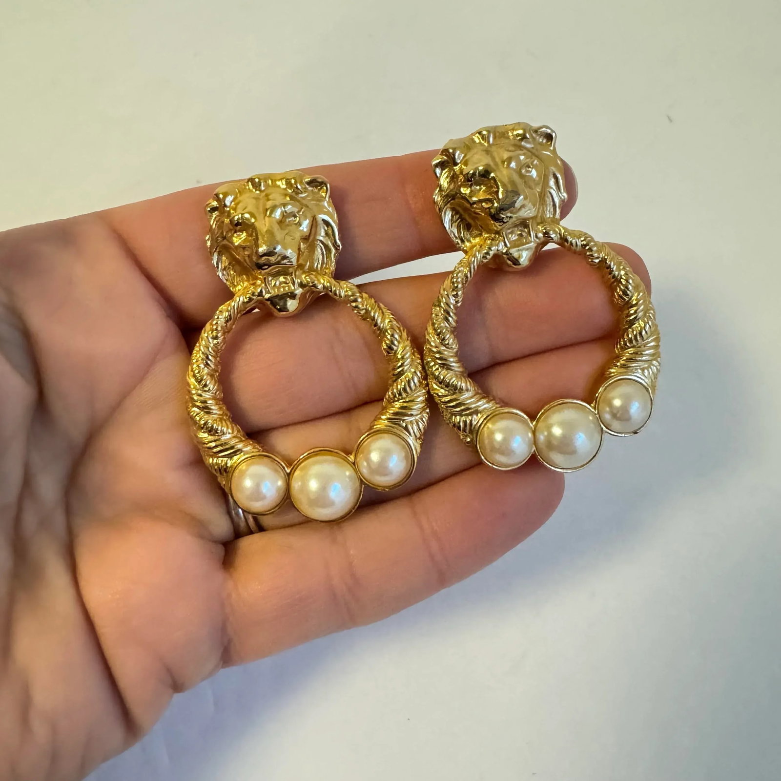 Vintage Lion Head Door Knocker Earrings Clip on Gold Tone Faux Pearl 90s Maximalist Jewelry - 7