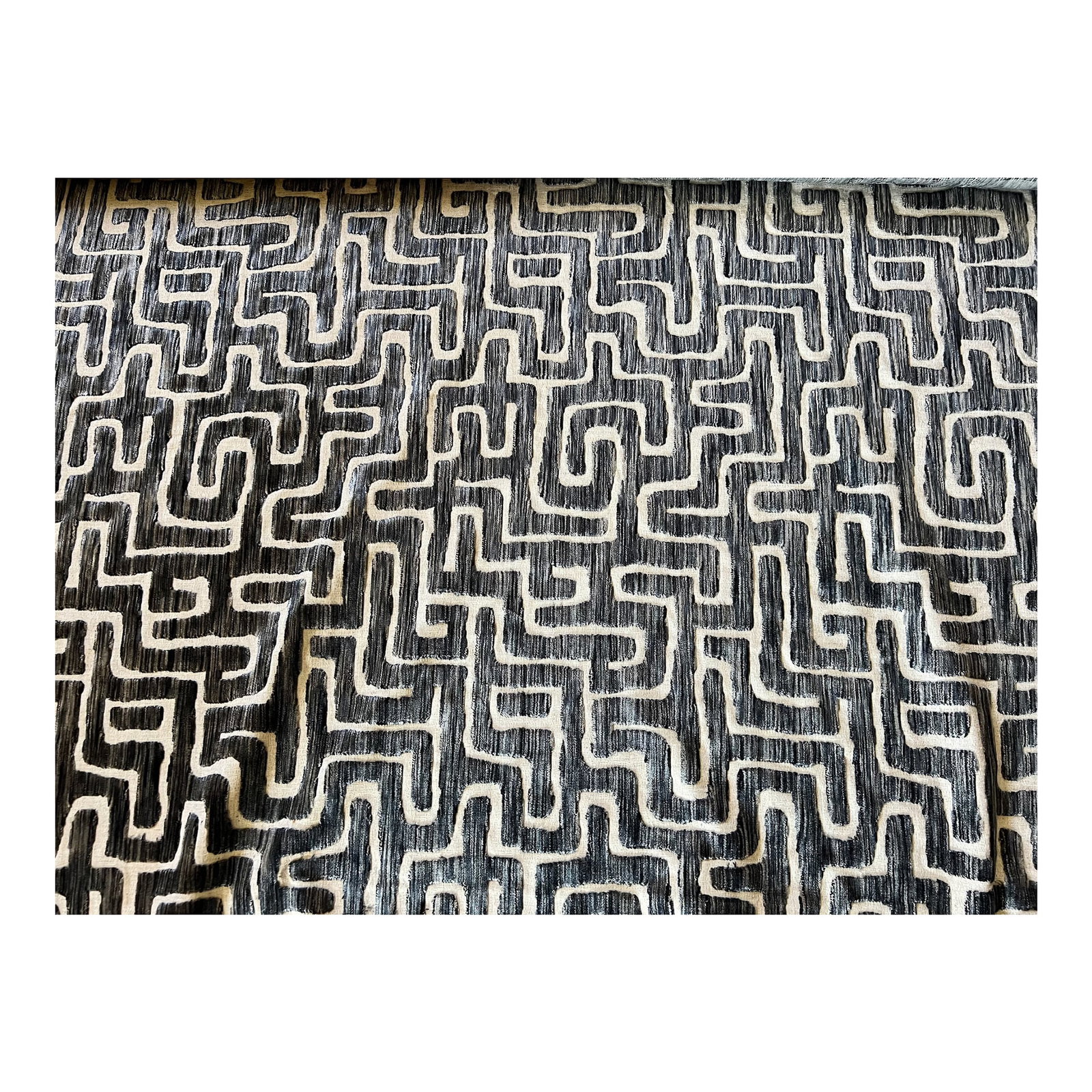 Kravet Blended Fabric on Linen 35721-218: Great blended fabric on linen by Kravet Design 35721-218 1st quality remnant 50% Viscose, 33% Polyester, 17% Linen Width: 54" Horizontal Repeat: 6.75" Vertical Repeat: 17" Country of Origin: Turkey Du