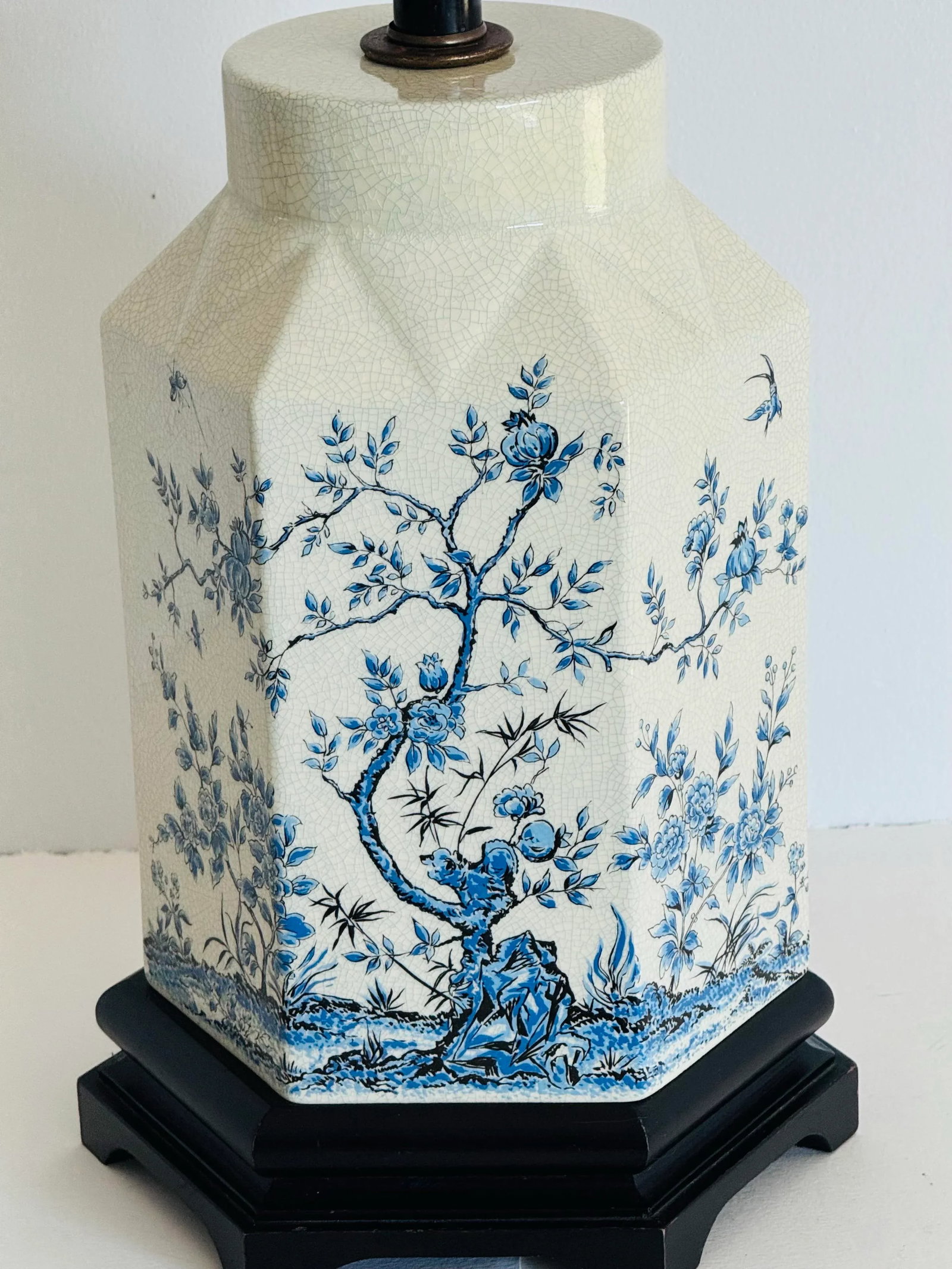 Vintage 1950s White Crackle & Blue Floral Chinoiserie Table Lamp - 2