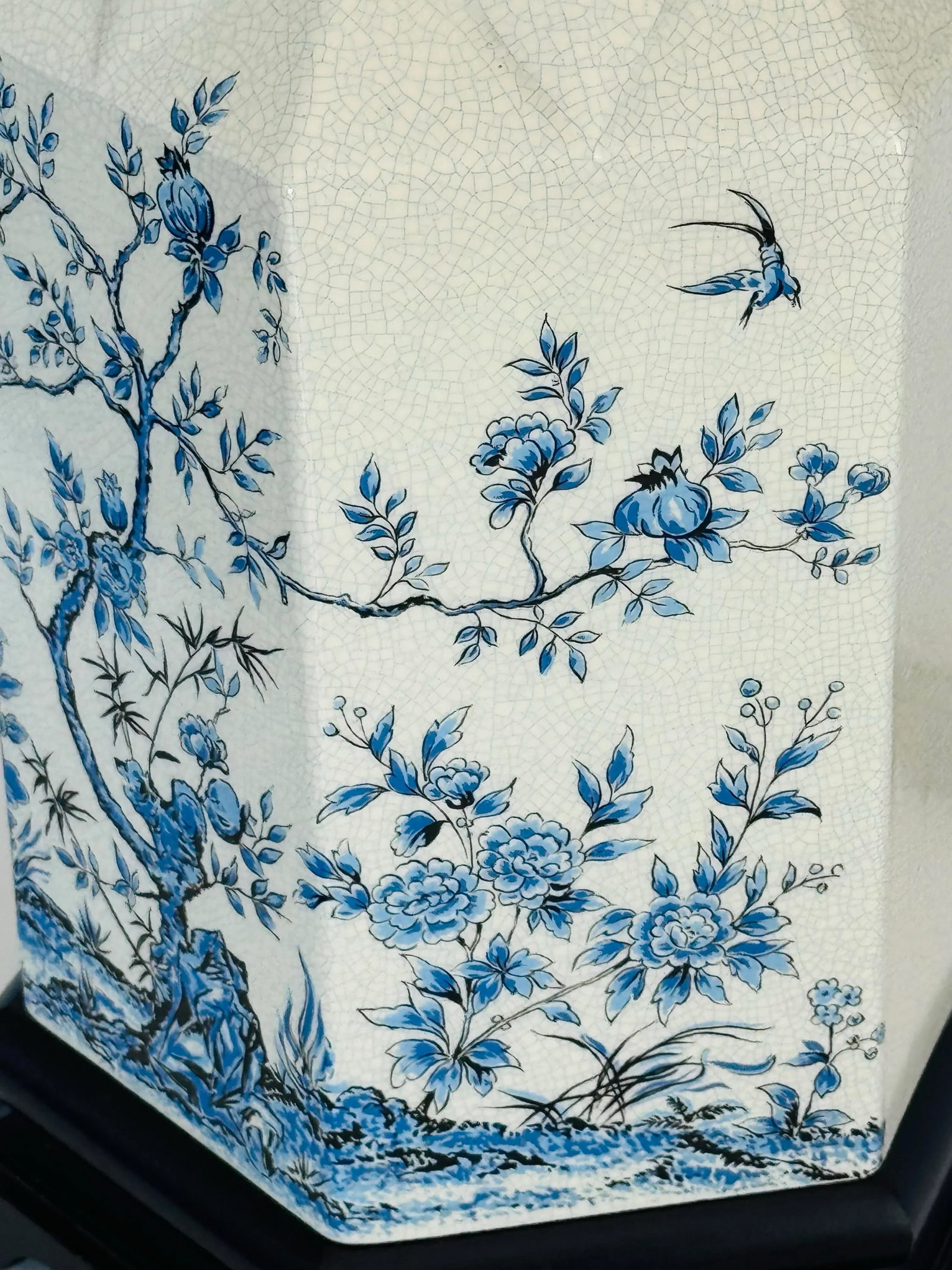 Vintage 1950s White Crackle & Blue Floral Chinoiserie Table Lamp - 4