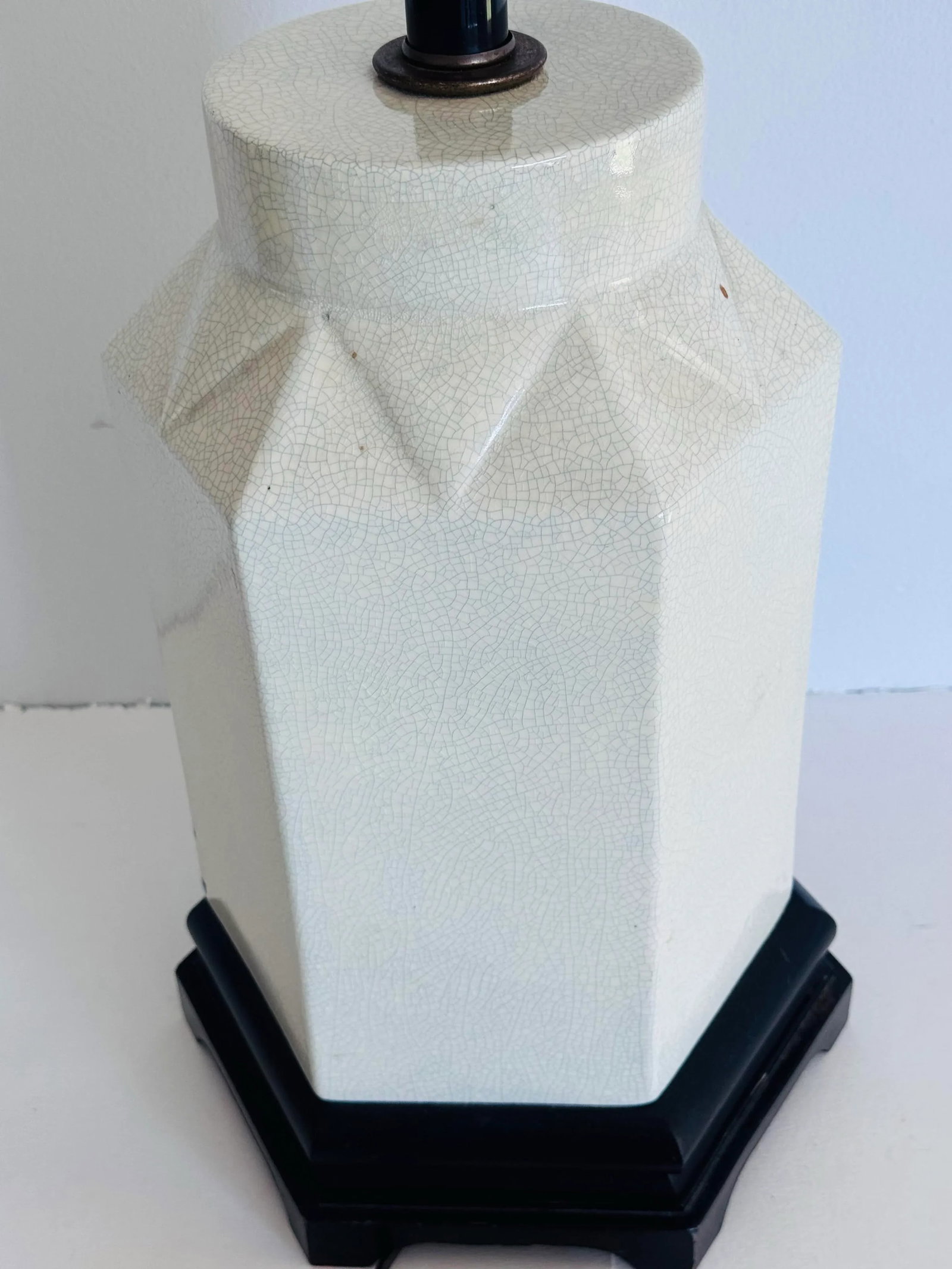 Vintage 1950s White Crackle & Blue Floral Chinoiserie Table Lamp - 6