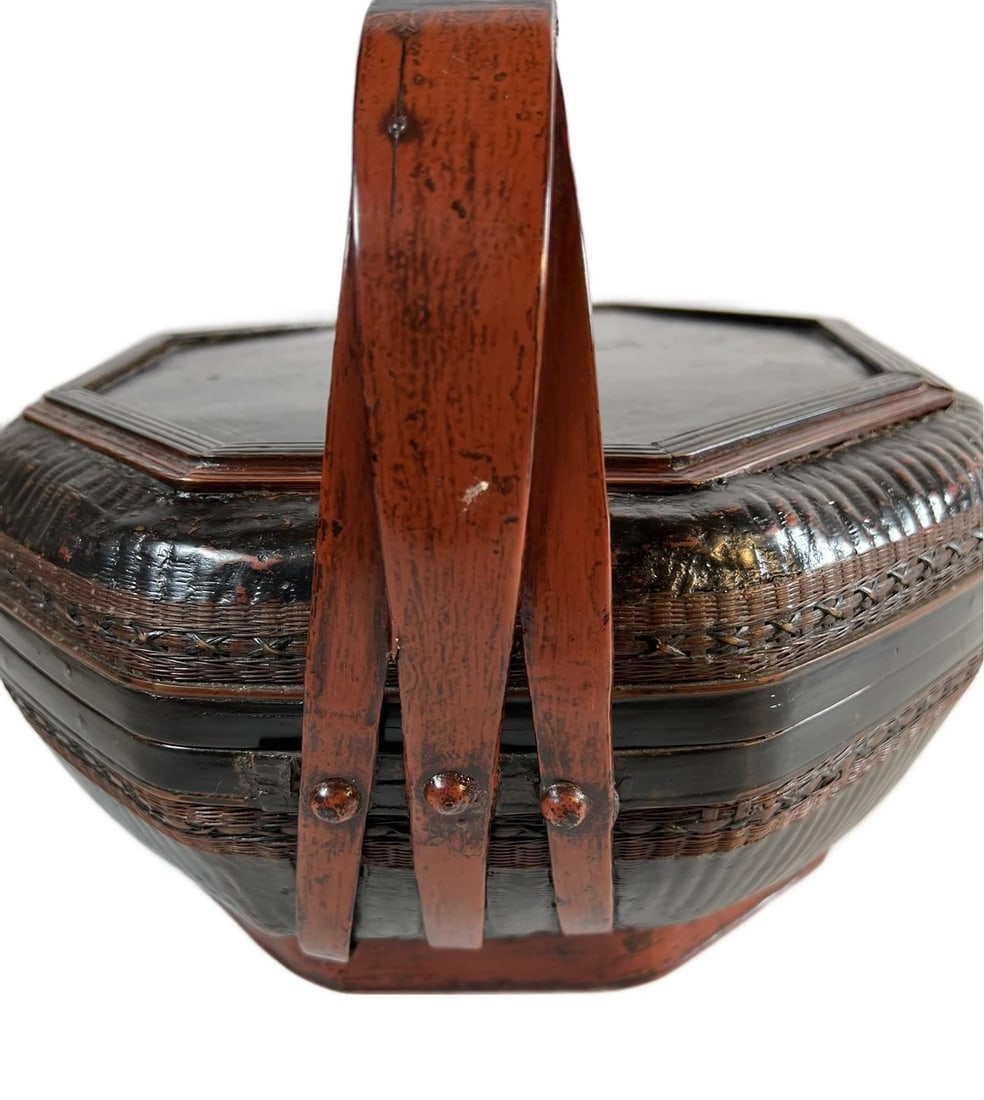 Antique Chinese Black and Red Lacquer Basket - 5
