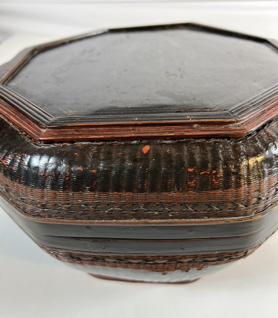 Antique Chinese Black and Red Lacquer Basket - 7