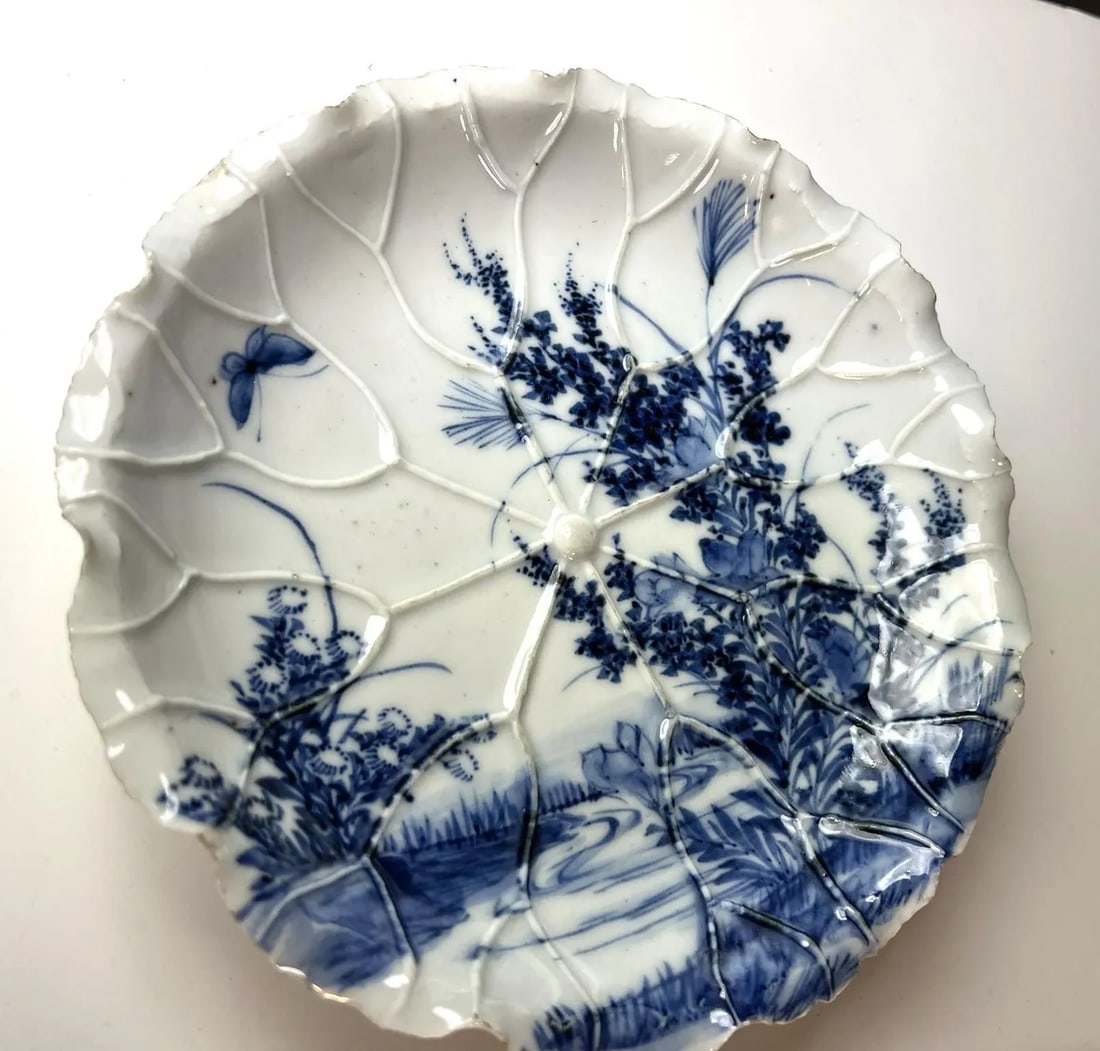 Meiji Period Arita Blue and White Porcelain Plate in the Shape of a Lotus Leaf - 2