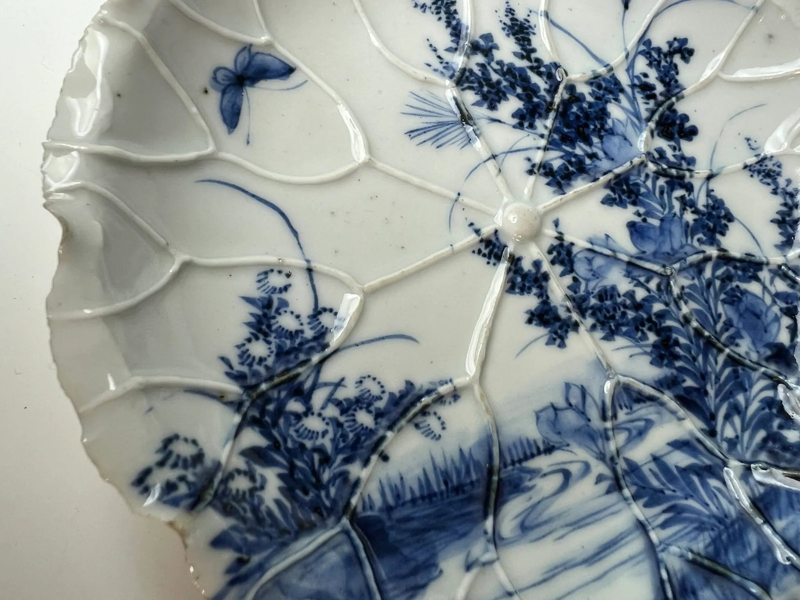 Meiji Period Arita Blue and White Porcelain Plate in the Shape of a Lotus Leaf - 3