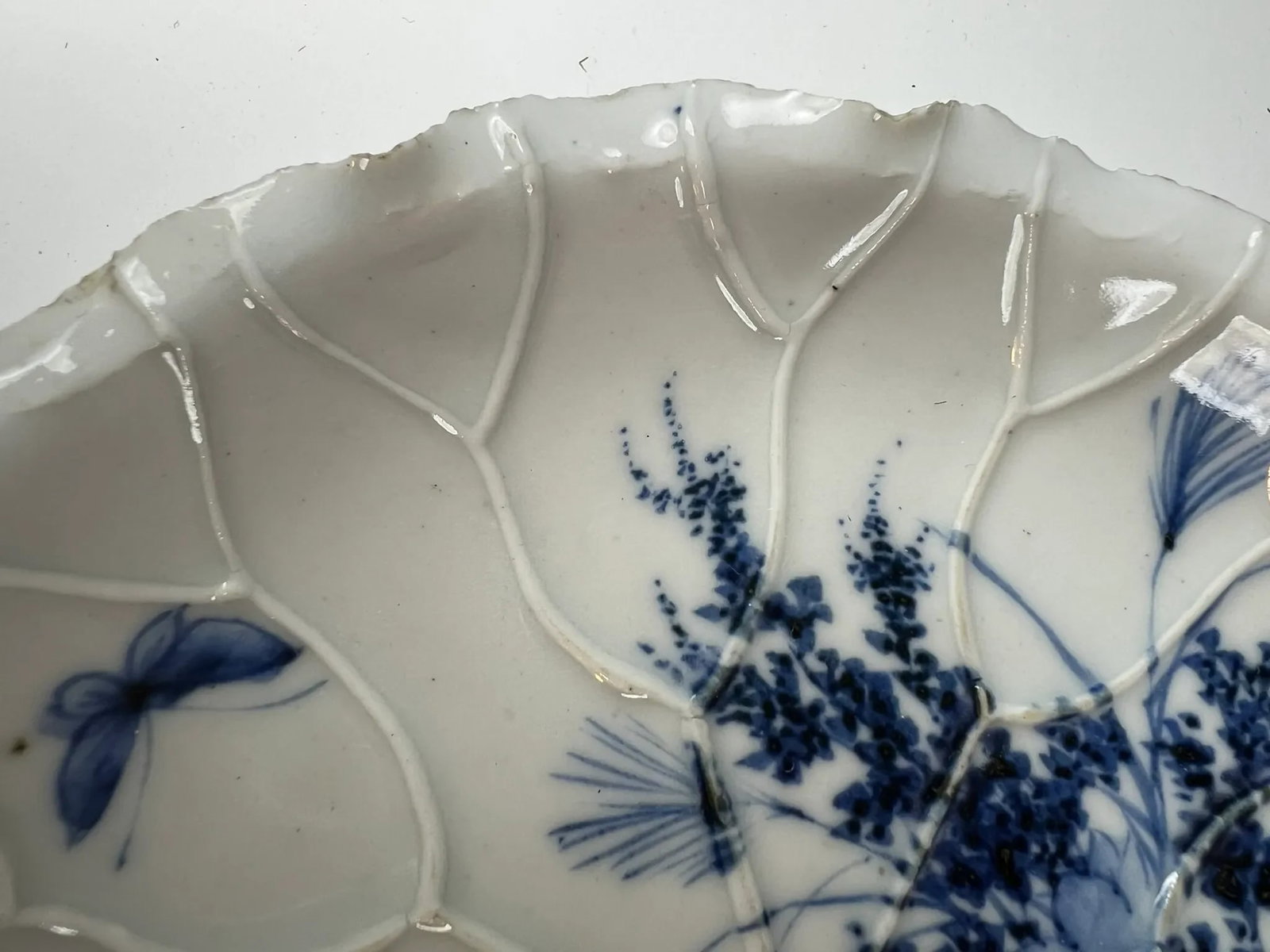 Meiji Period Arita Blue and White Porcelain Plate in the Shape of a Lotus Leaf - 5