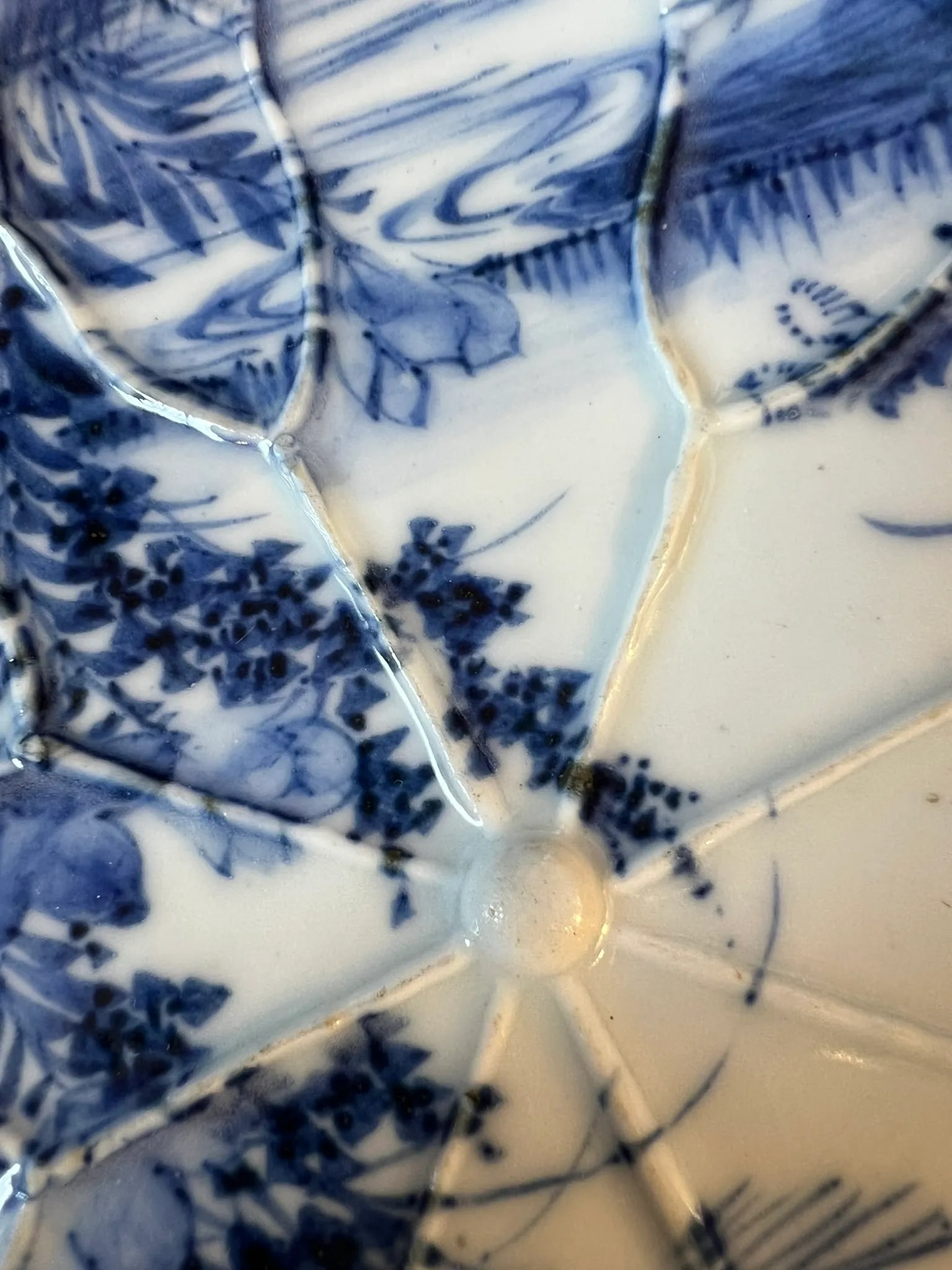 Meiji Period Arita Blue and White Porcelain Plate in the Shape of a Lotus Leaf - 7