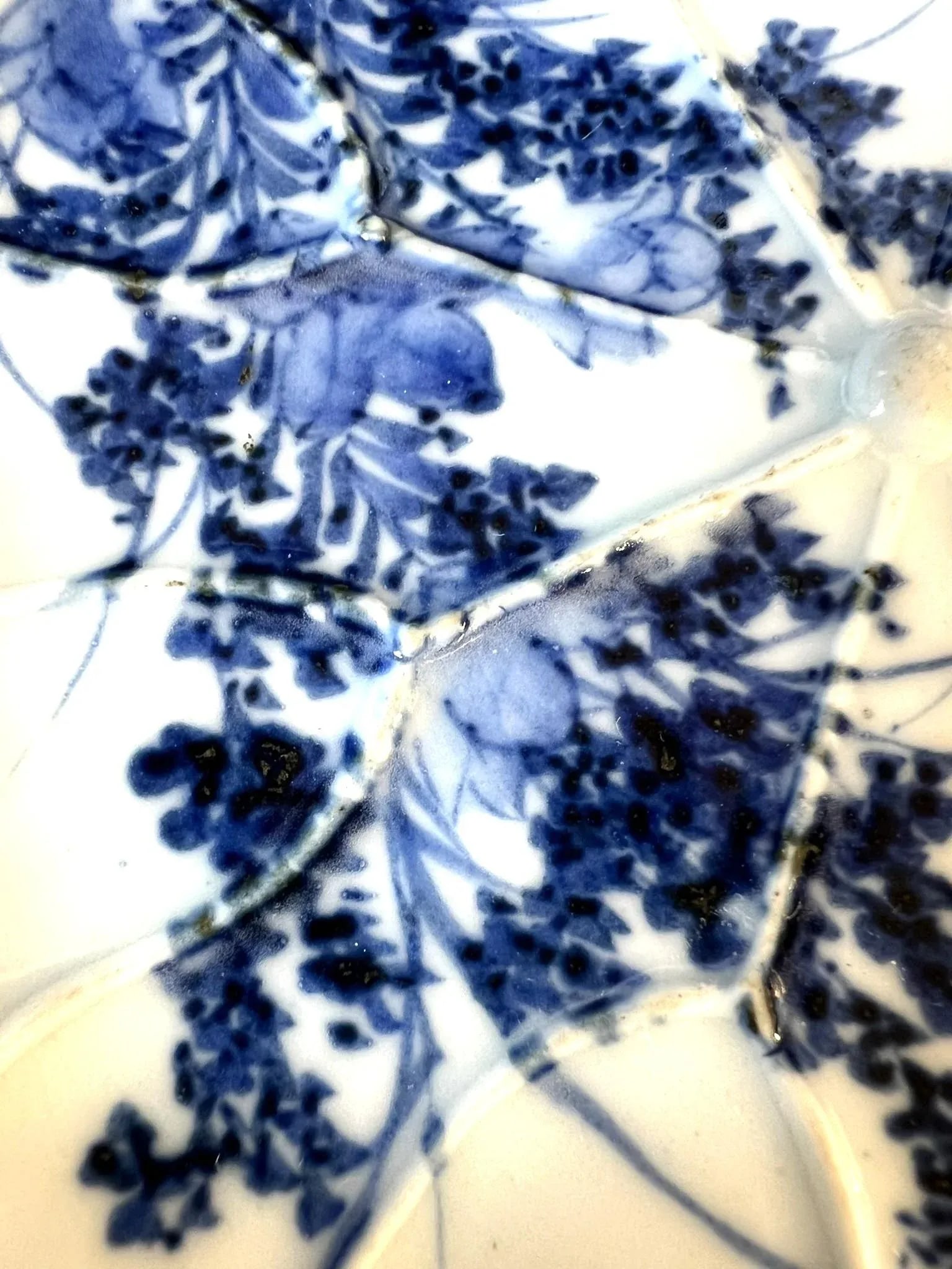 Meiji Period Arita Blue and White Porcelain Plate in the Shape of a Lotus Leaf - 8