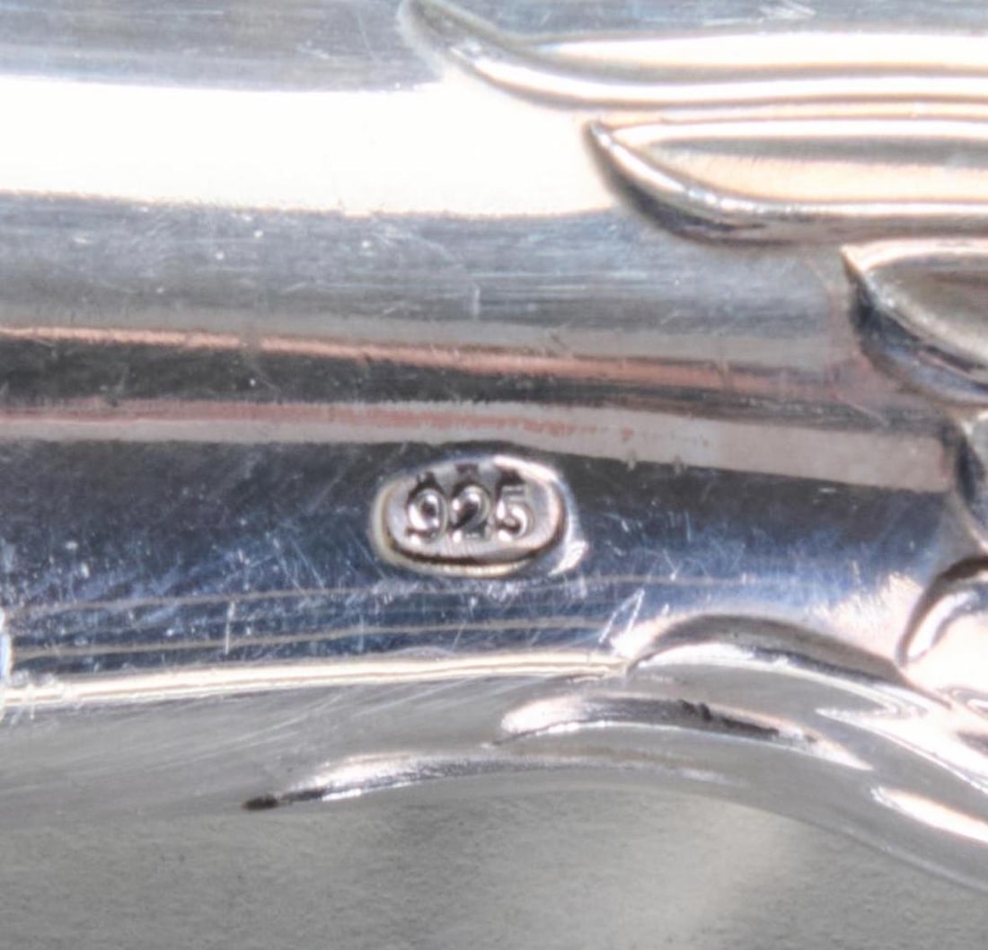 Late 20th Century Set of Thirteen Sterling Silver Elizabeth II Dinner Knives With Pistol Handles - 17