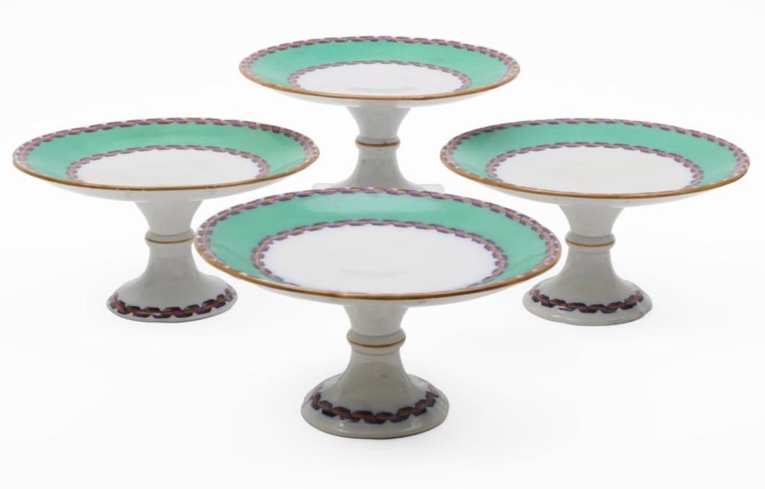 19th Century English Green Porcelain Dessert or Dinner Service Plates and Footed Compotes - 15