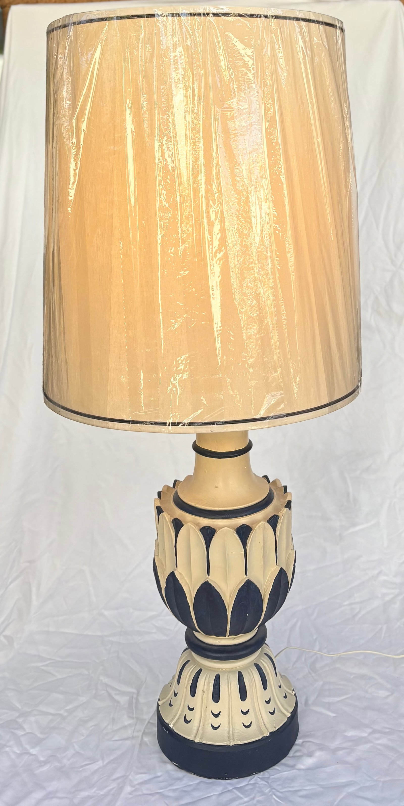 Mid- Century Modern Blue and White Lotus Leaf Plaster Lamp and Shade - 3