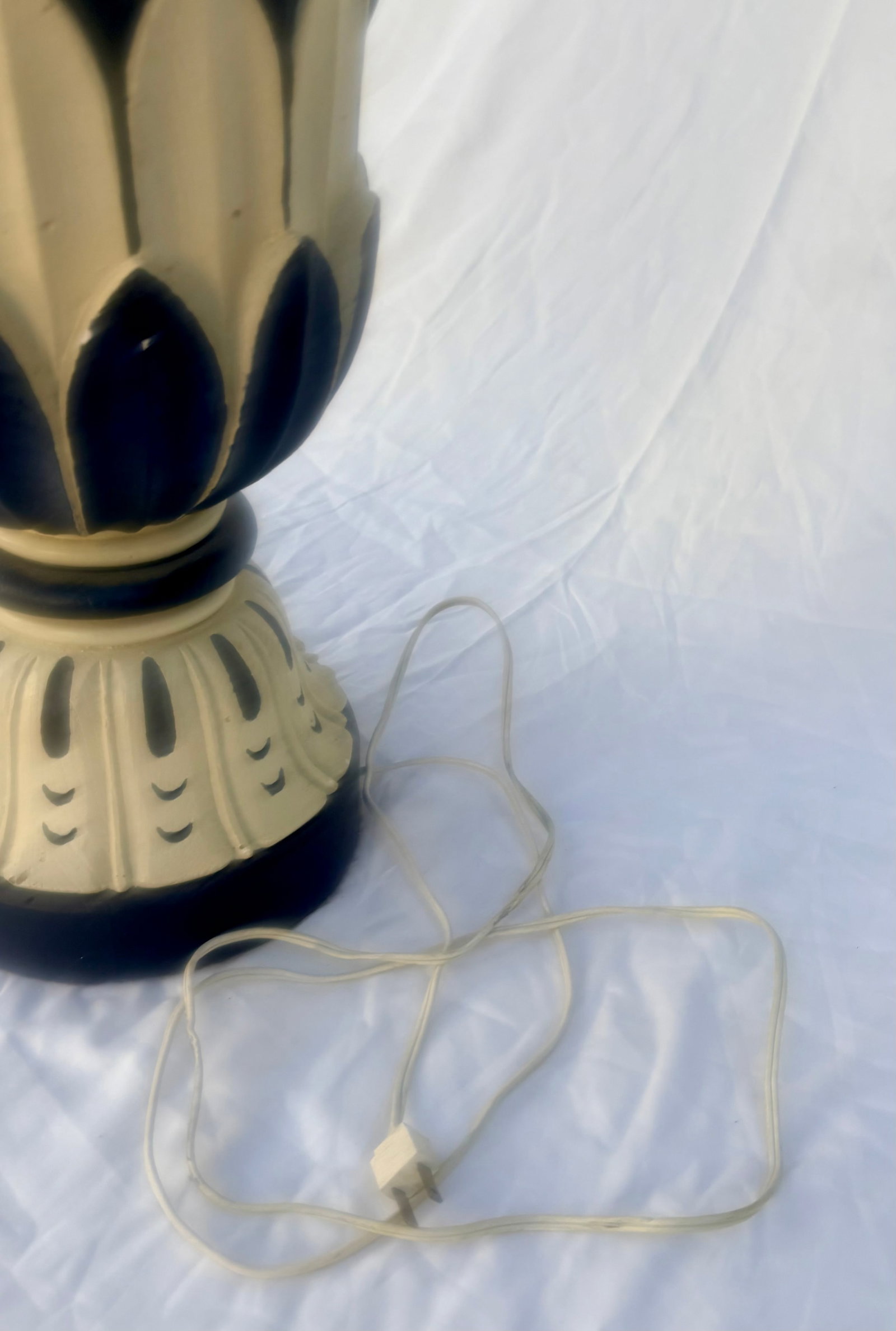 Mid- Century Modern Blue and White Lotus Leaf Plaster Lamp and Shade - 6