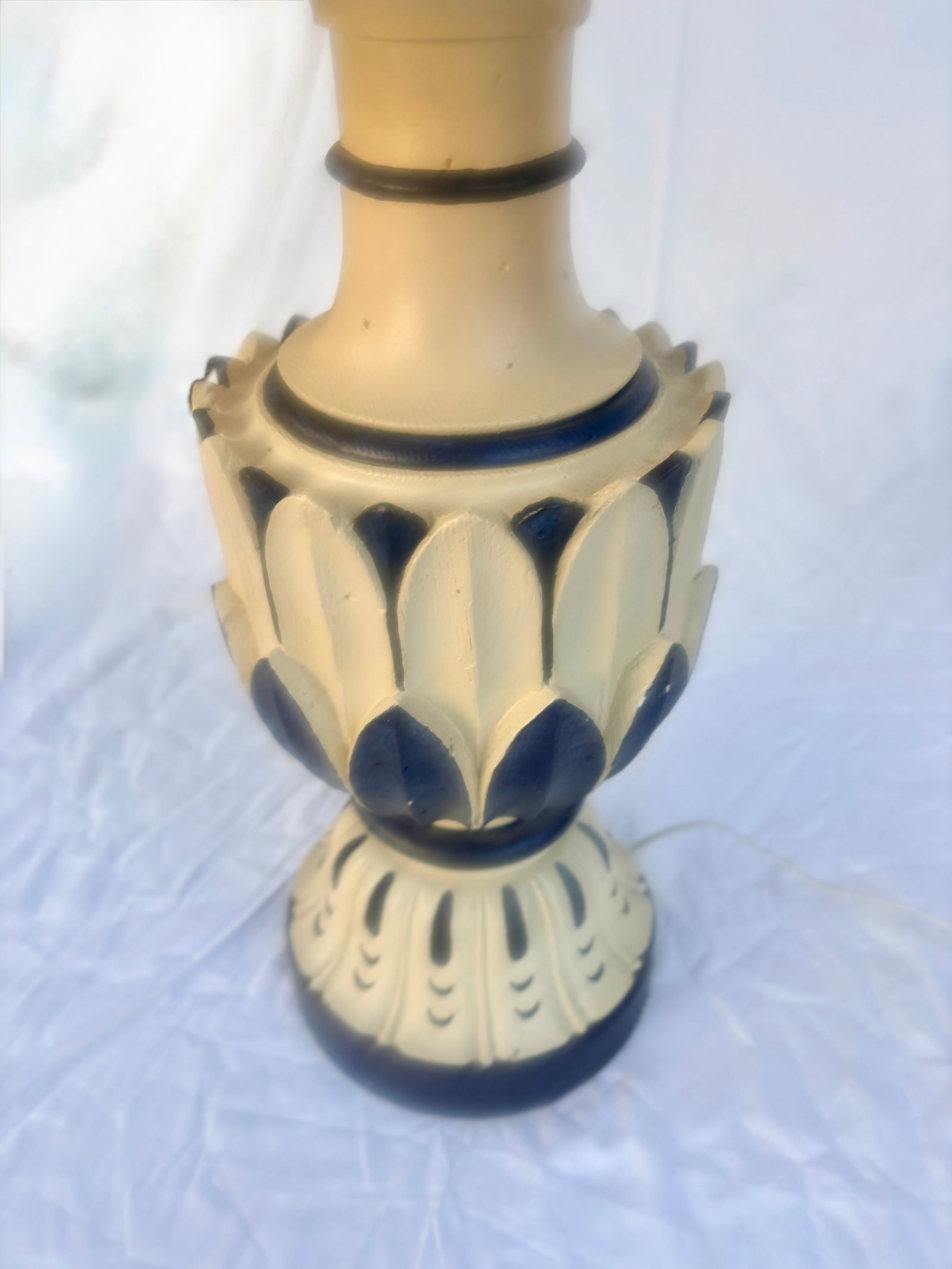 Mid- Century Modern Blue and White Lotus Leaf Plaster Lamp and Shade - 7