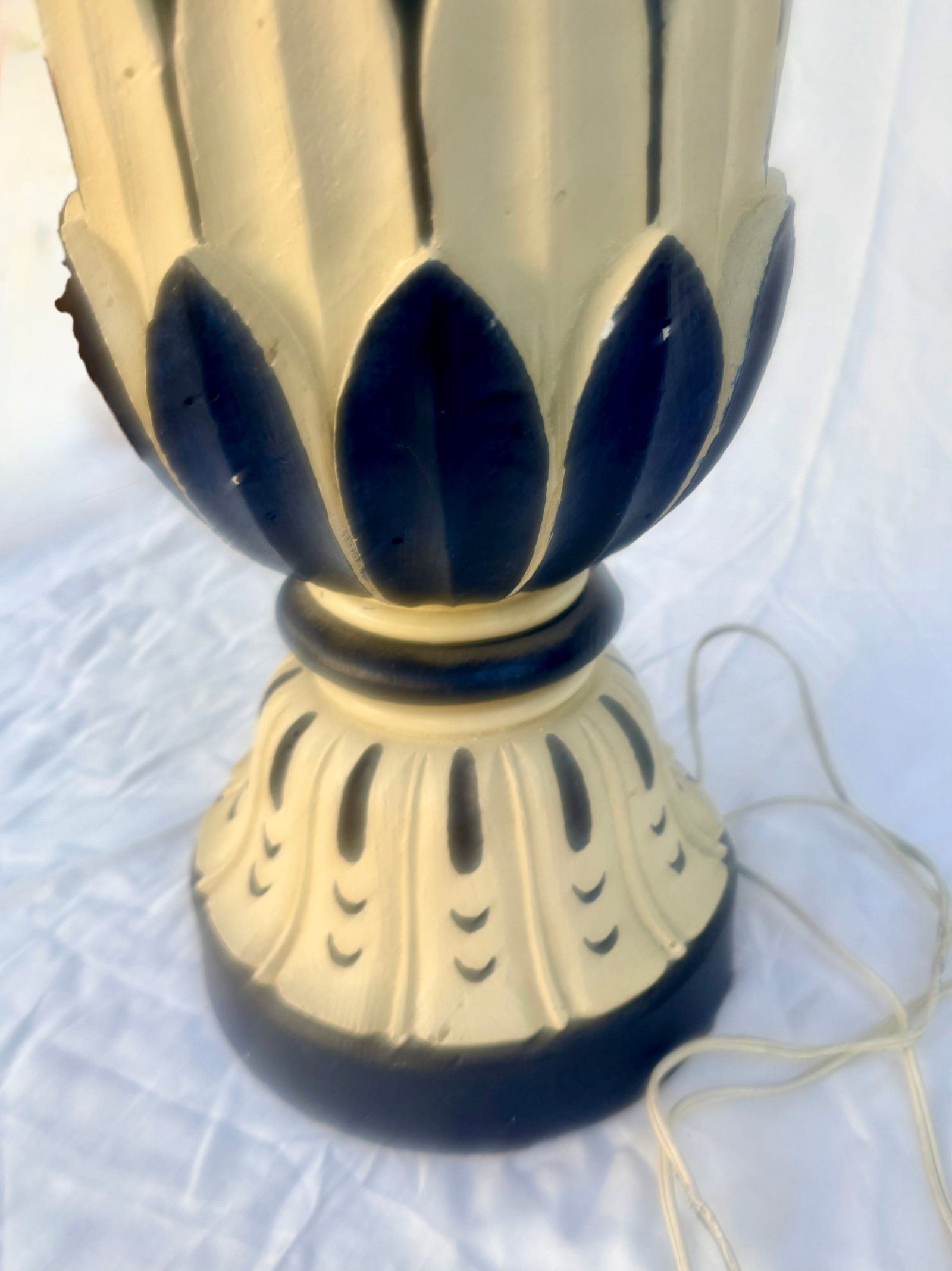 Mid- Century Modern Blue and White Lotus Leaf Plaster Lamp and Shade - 8
