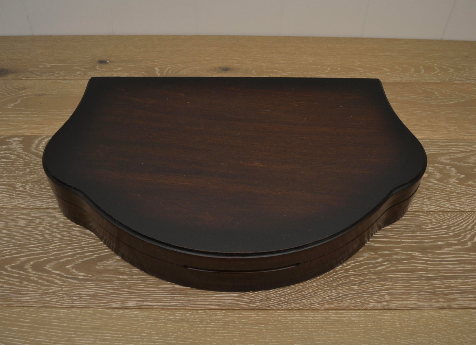 Mid 20th Century Clam Shaped Mahogany Table Box - 3