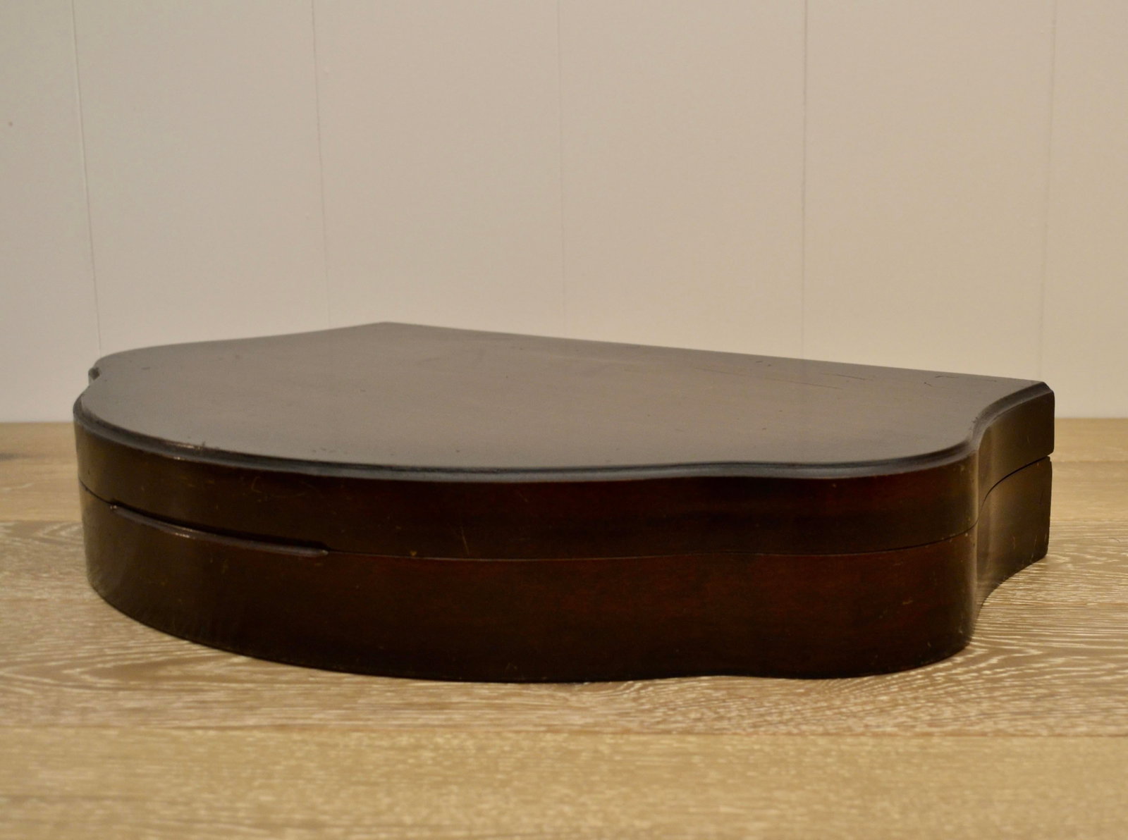 Mid 20th Century Clam Shaped Mahogany Table Box - 4