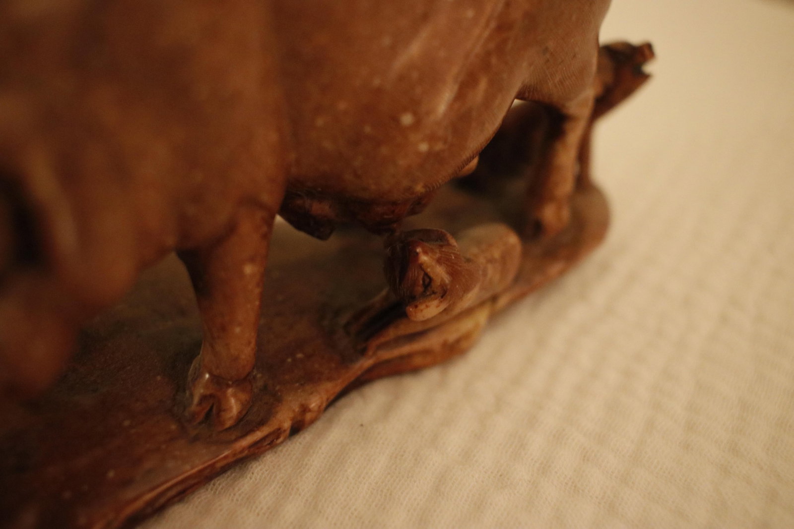 Antique Late Qing Chinese Shoushan Soapstone Sculpture of a Sow With Piglets, Signed - 14