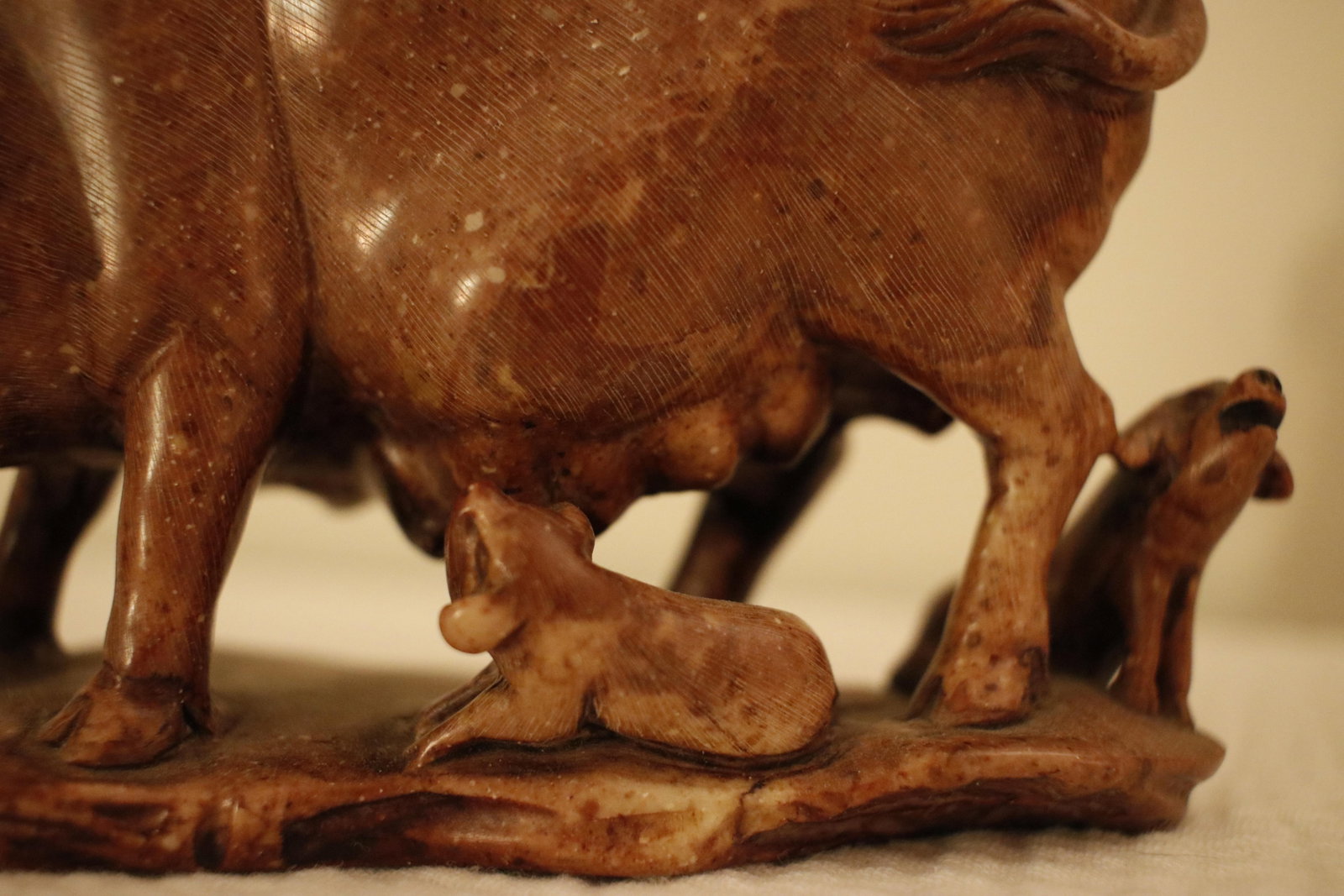 Antique Late Qing Chinese Shoushan Soapstone Sculpture of a Sow With Piglets, Signed - 3