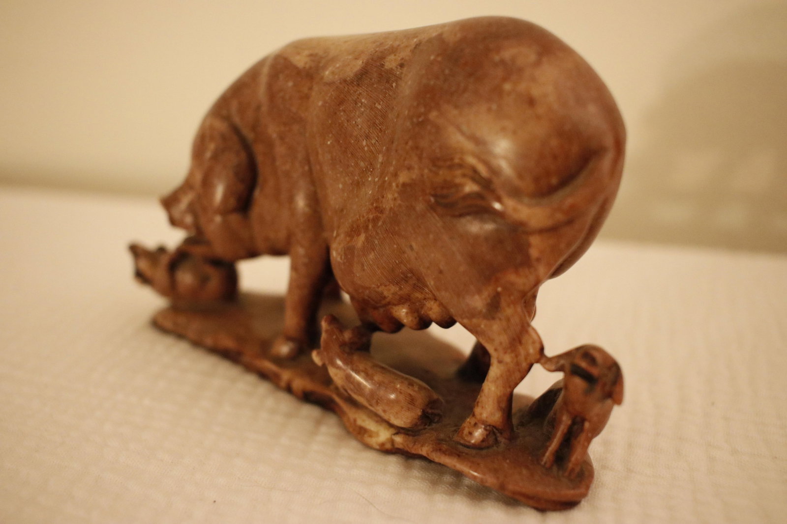 Antique Late Qing Chinese Shoushan Soapstone Sculpture of a Sow With Piglets, Signed - 4