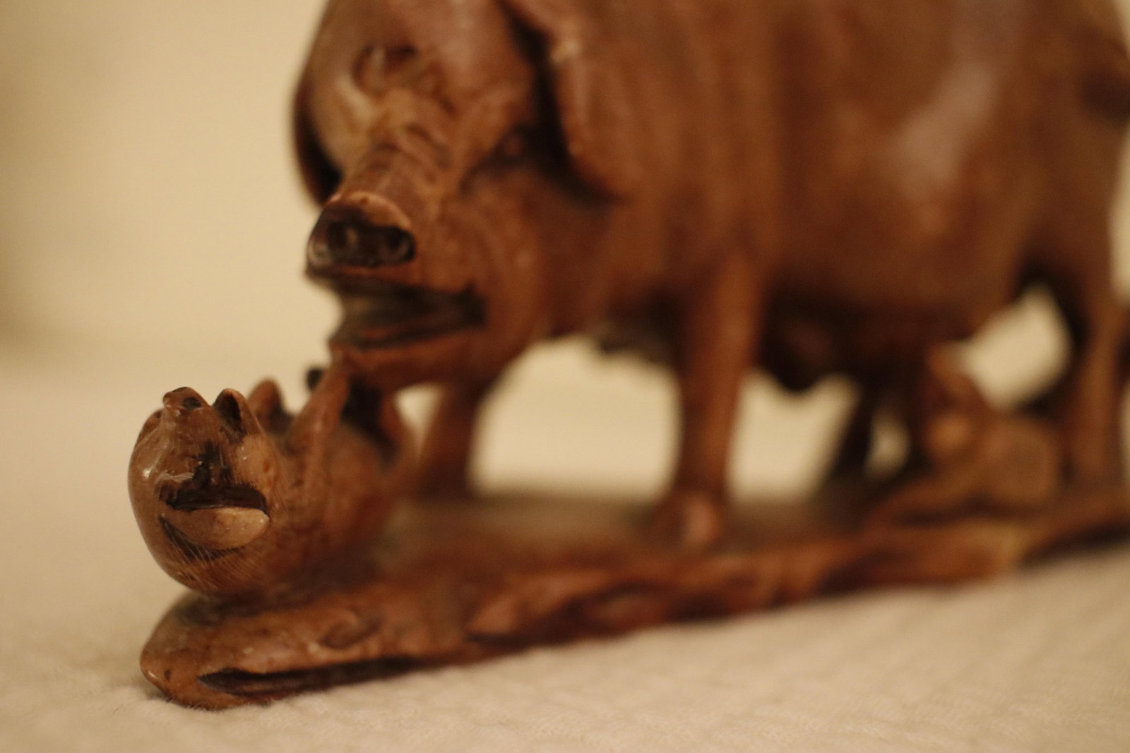 Antique Late Qing Chinese Shoushan Soapstone Sculpture of a Sow With Piglets, Signed - 8