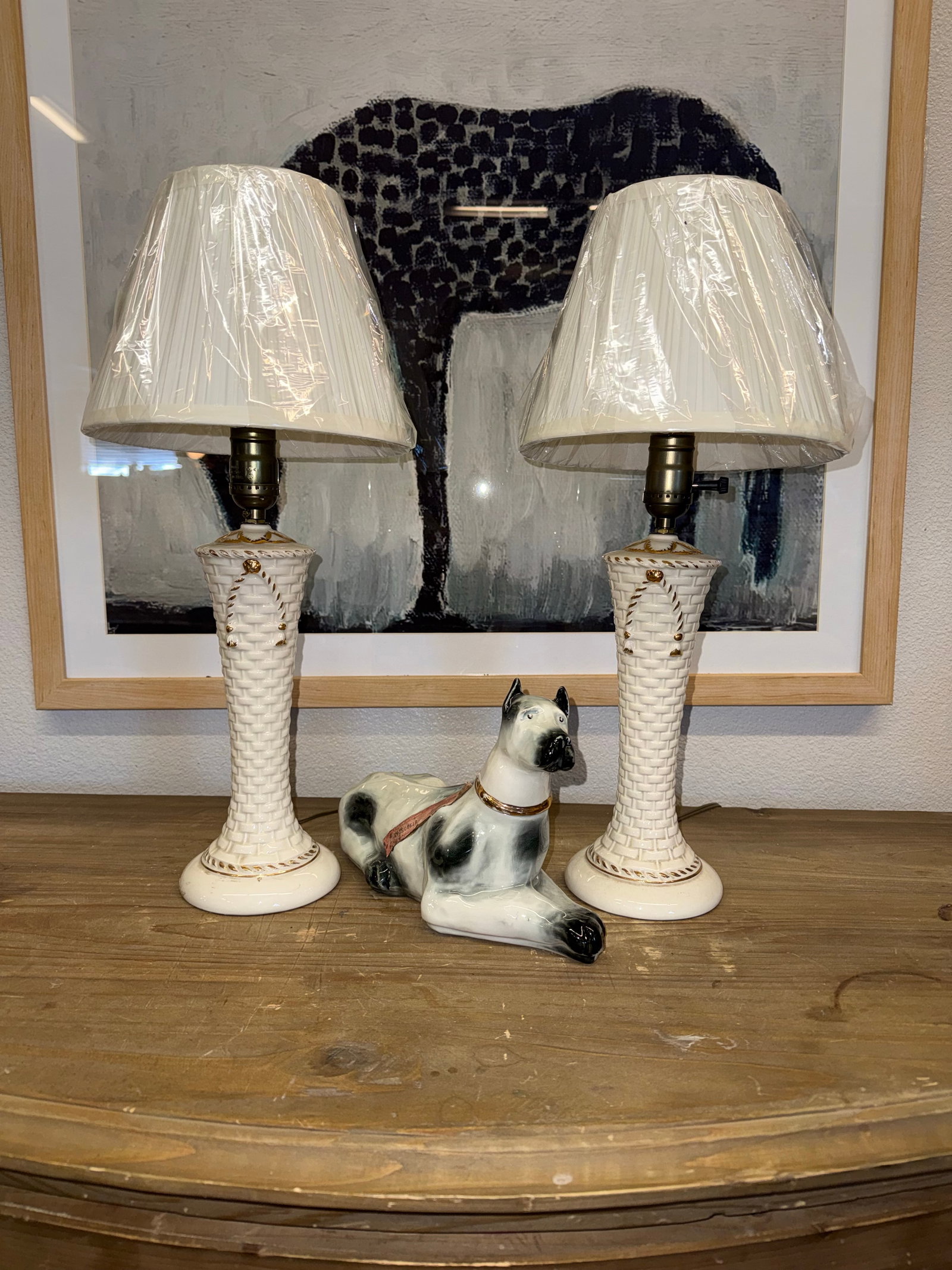 1950s Pair of Vintage Ceramic Diminutive Basket Gold Bow Lamps. - 2