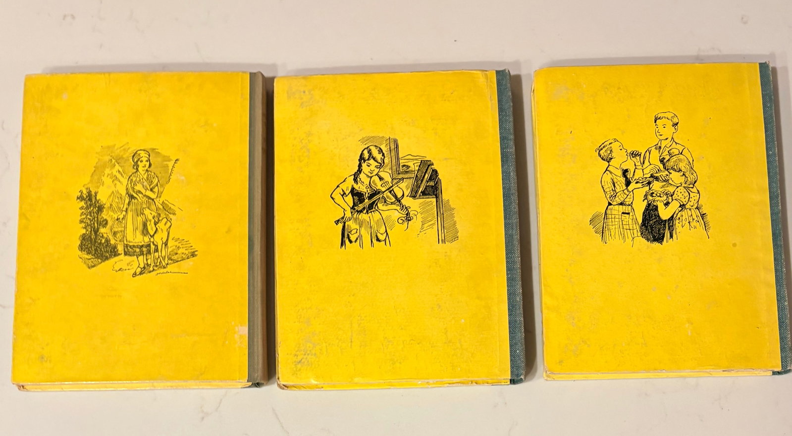 1950's French Language Edition of Johanna Spyri's Classic Heidi Series- Set of 3 - 10