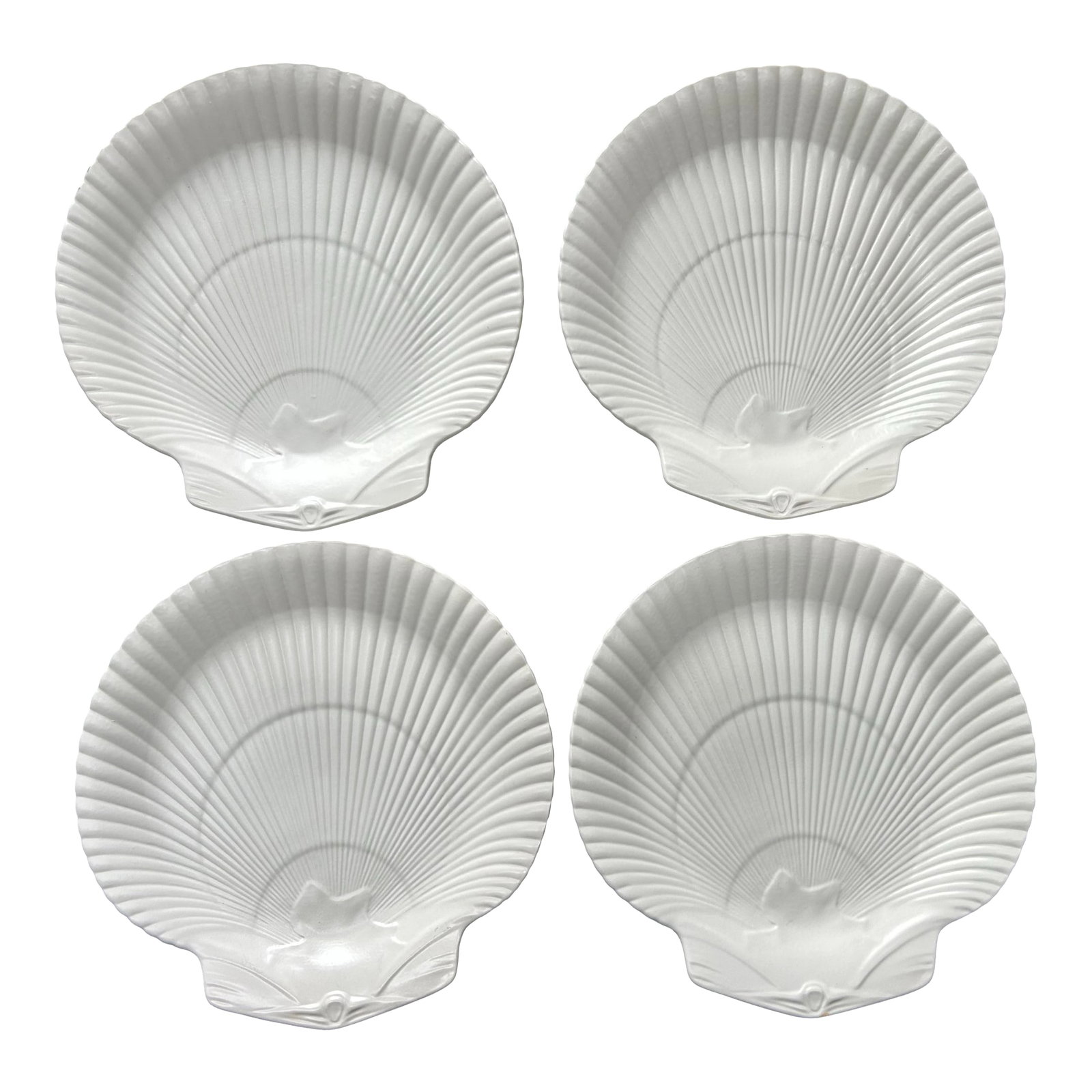 Vintage 1960's Wedgwood Etruria & Barlaston 9" Scallop Shell Luncheon Plates ~ Set of 4: Vintage 1960's set of 4 Edgewood shell form plates . Designed by Etruria & Barlaston. Features a matte finish. Condition: Alterations: Original Condition Unaltered Imperfections: Some Imperfections