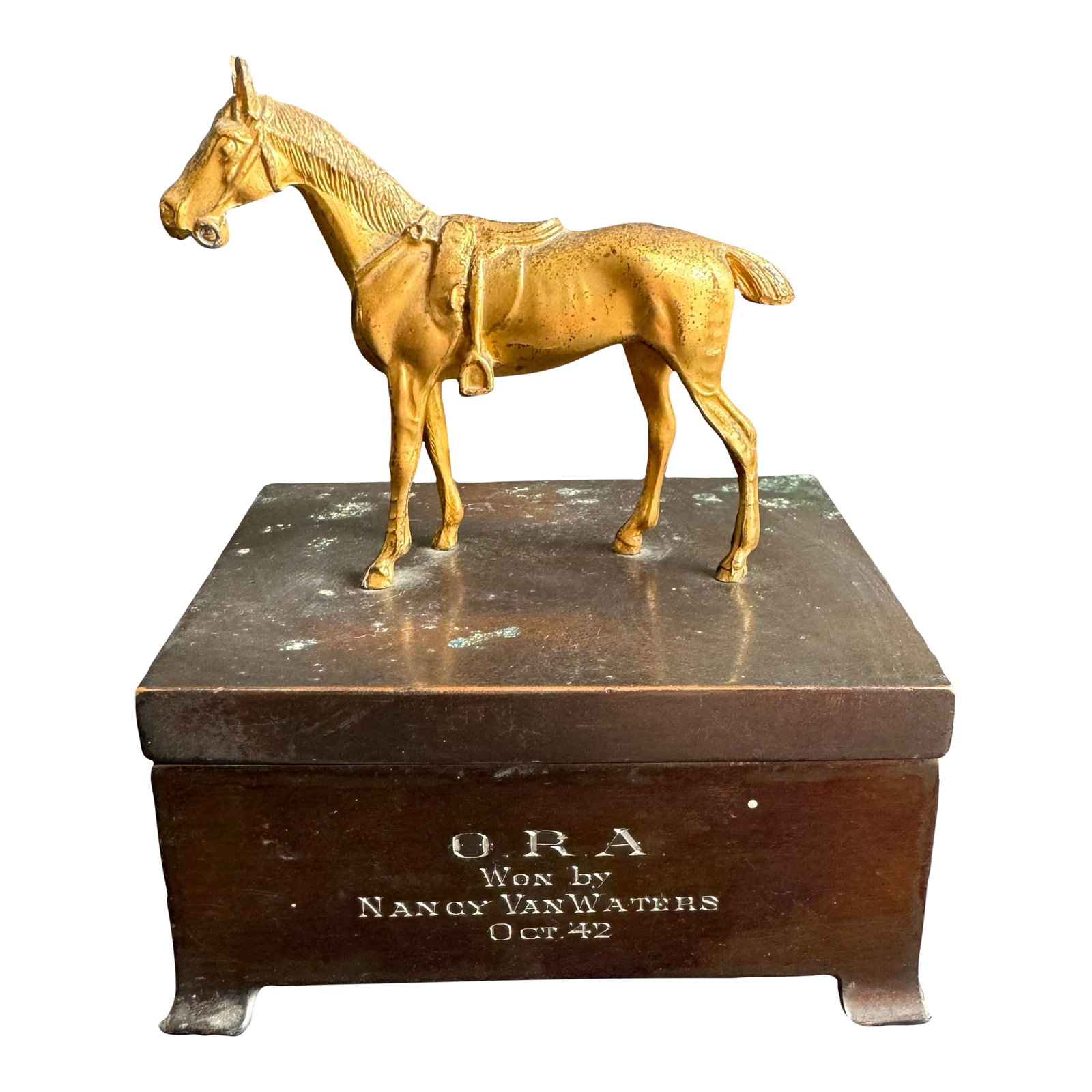 1940s Horse Statue Trophy Lidded Box Equestrian Ora Horse Racing Vintage Brass: 1940s Horse Statue Trophy Lidded Box Equestrian Ora Horse Racing Vintage Brass A unique decorative piece purchased from the estate of an equestrian national champion. It is gold and bronze in color,