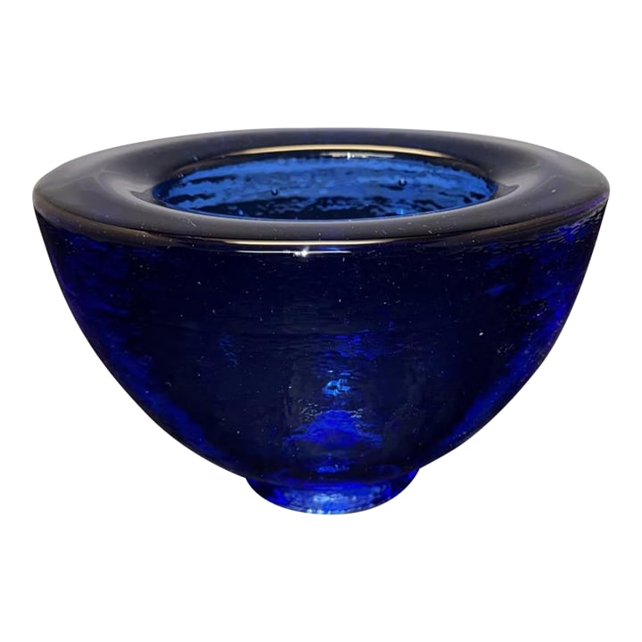 1990s Fire and Light California 8" Cobalt Blue Recycled Art Glass Wide Lipped Bowl: The Fire and Light California 8" Cobalt Blue Recycled Art Glass Wide Lipped Bowl is a stunning piece of decorative collectible made of glass. The bowl features a vibrant cobalt blue color that adds a
