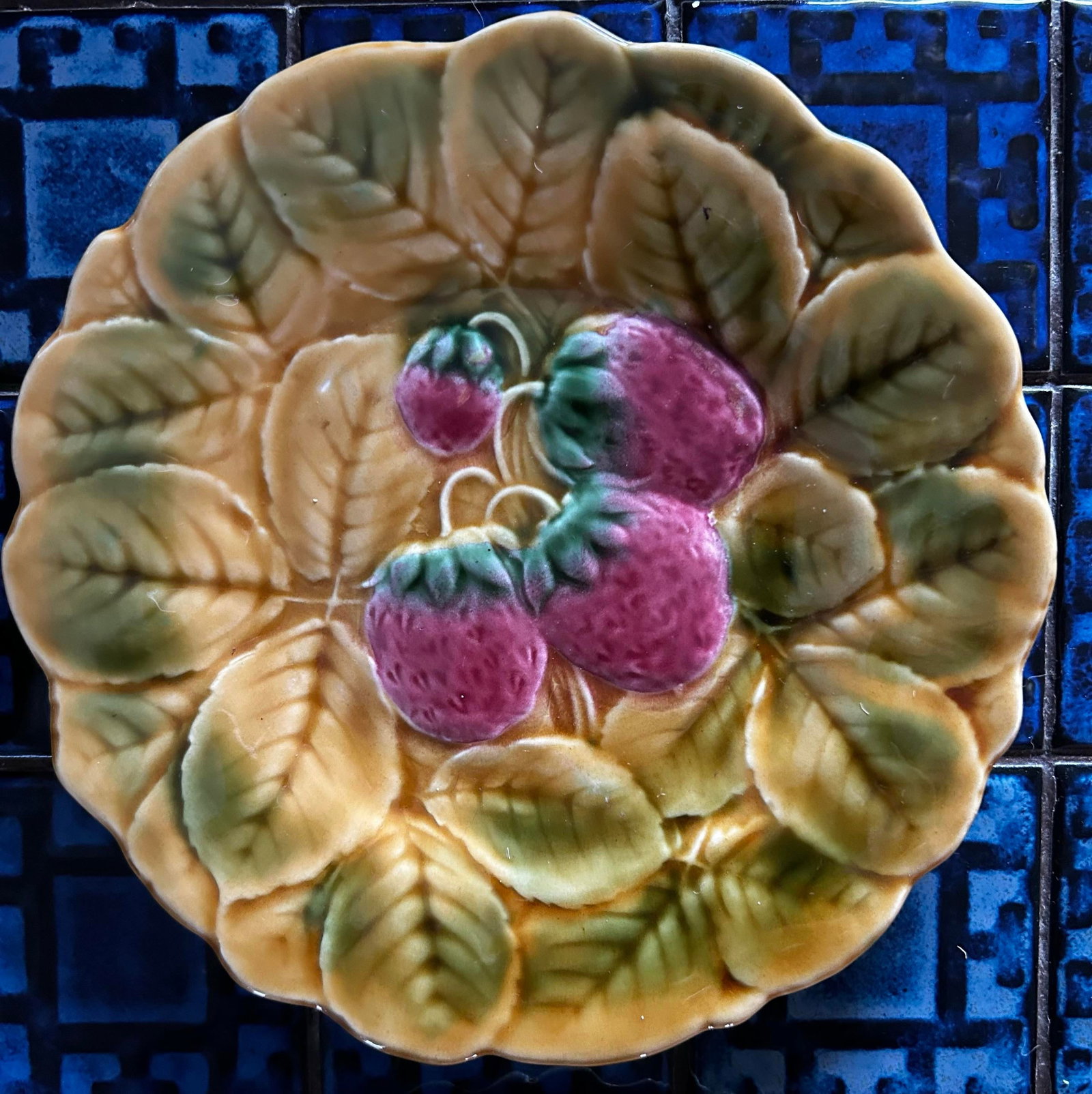 Set of Four French Majolica Figural Fruit Plates by De Sarreguemines - 5