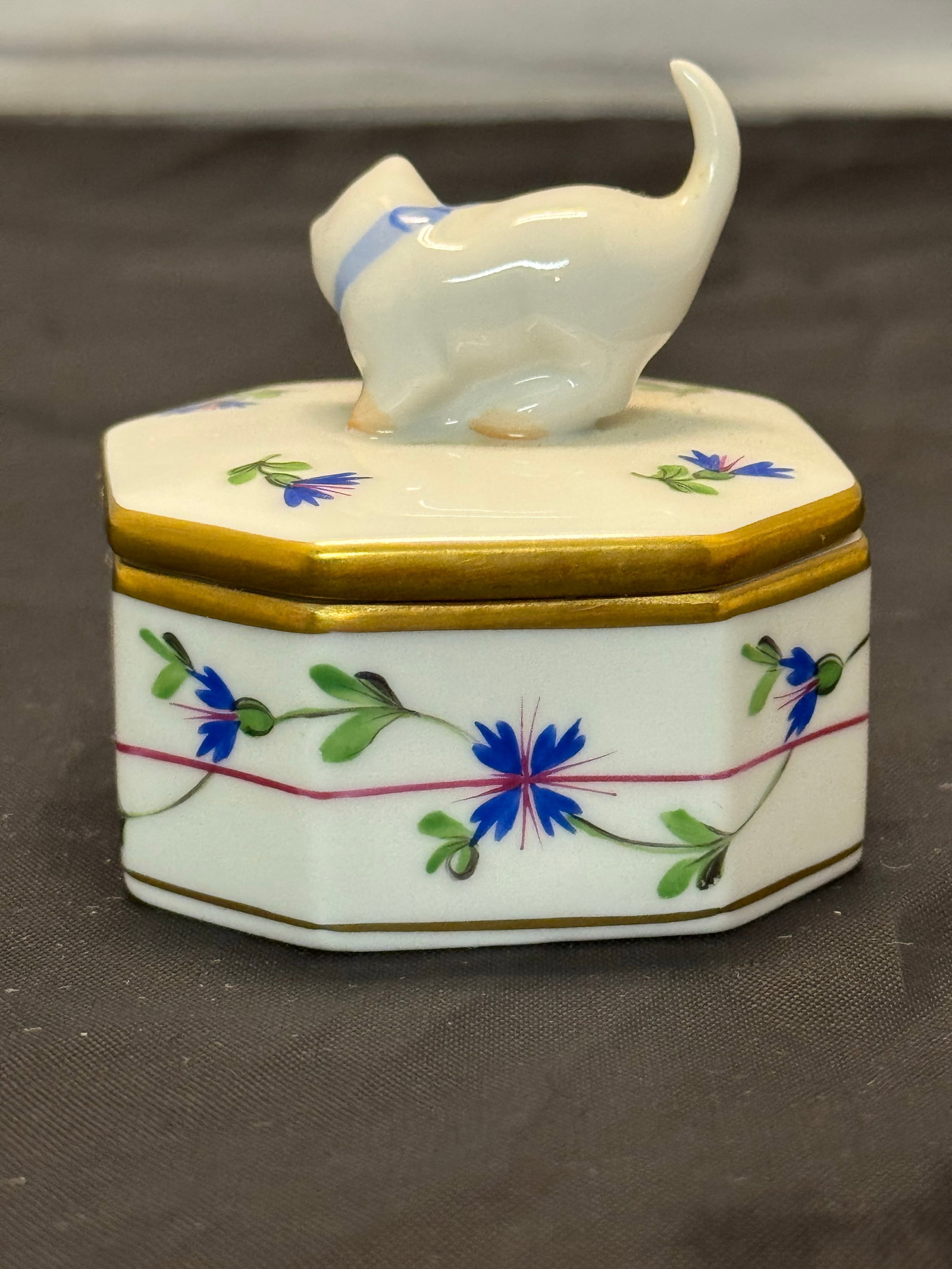 Mid 20th Century Herend Hungary Blue Garland PBG Hand Painted Octagon Box Kitty Cat Finial 6074 - 3