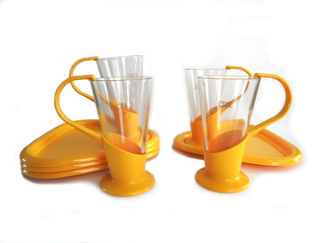 1970s Retro Picnic Plastic & Glass Snack Set for 4 People- 8 Pieces - 2