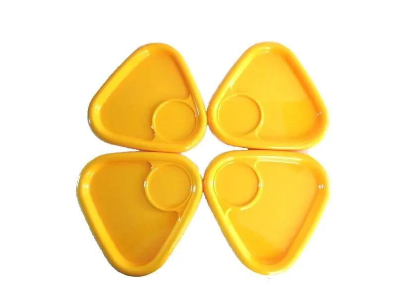 1970s Retro Picnic Plastic & Glass Snack Set for 4 People- 8 Pieces - 3
