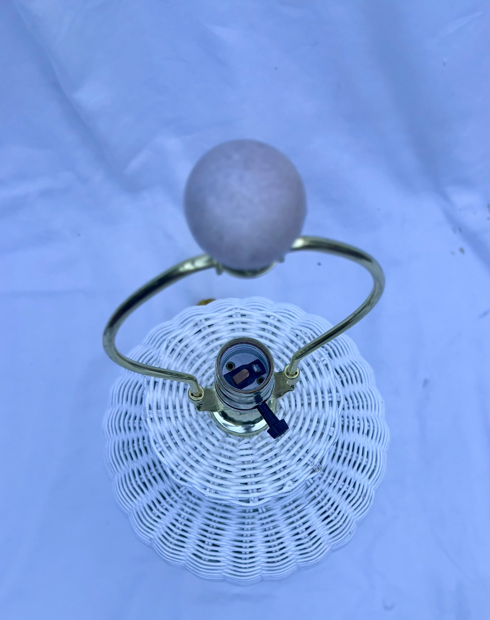 Late 20th Century Coastal Chic White Wicker Ginger Table Lamp - 4