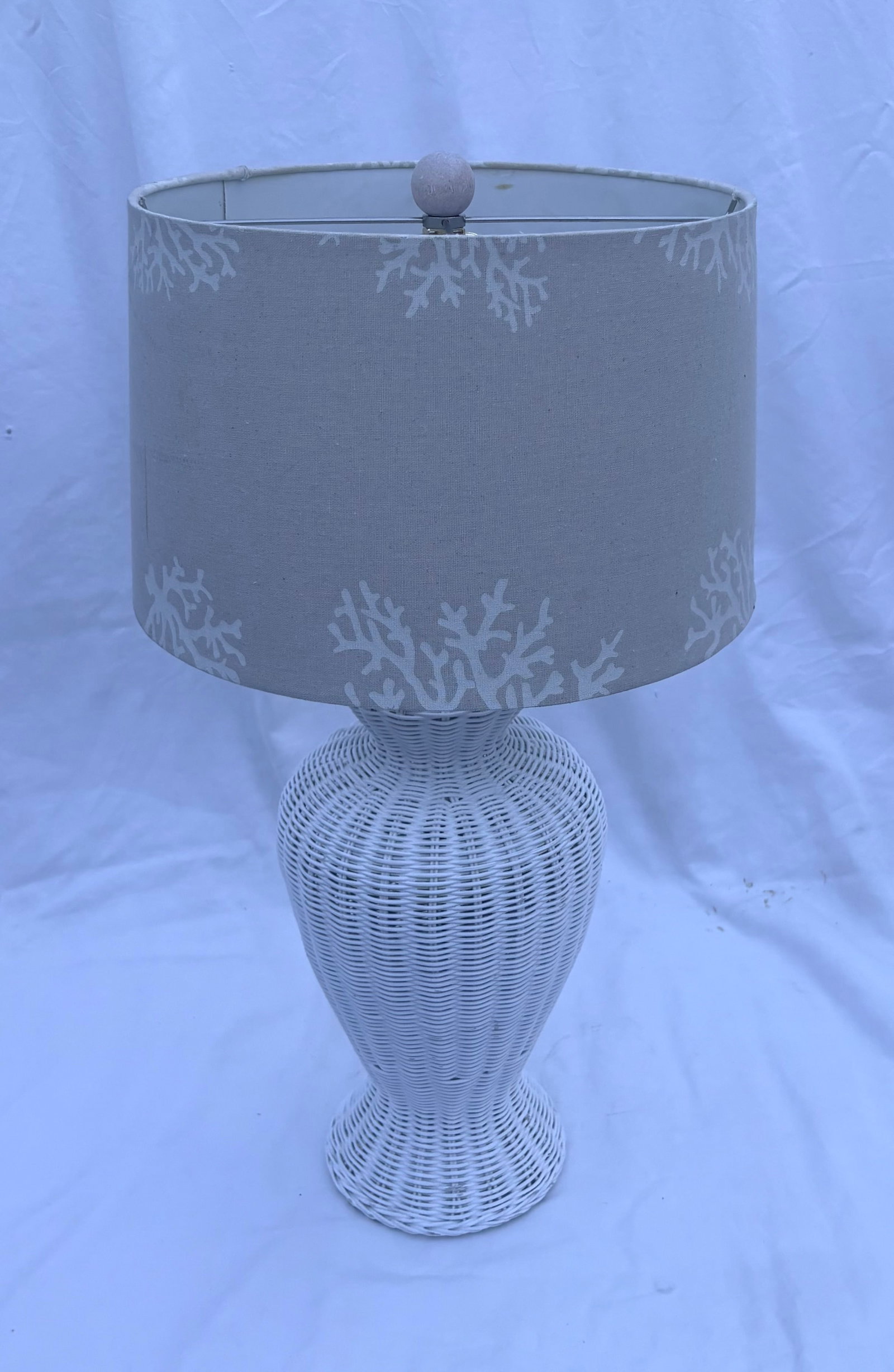 Late 20th Century Coastal Chic White Wicker Ginger Table Lamp - 6
