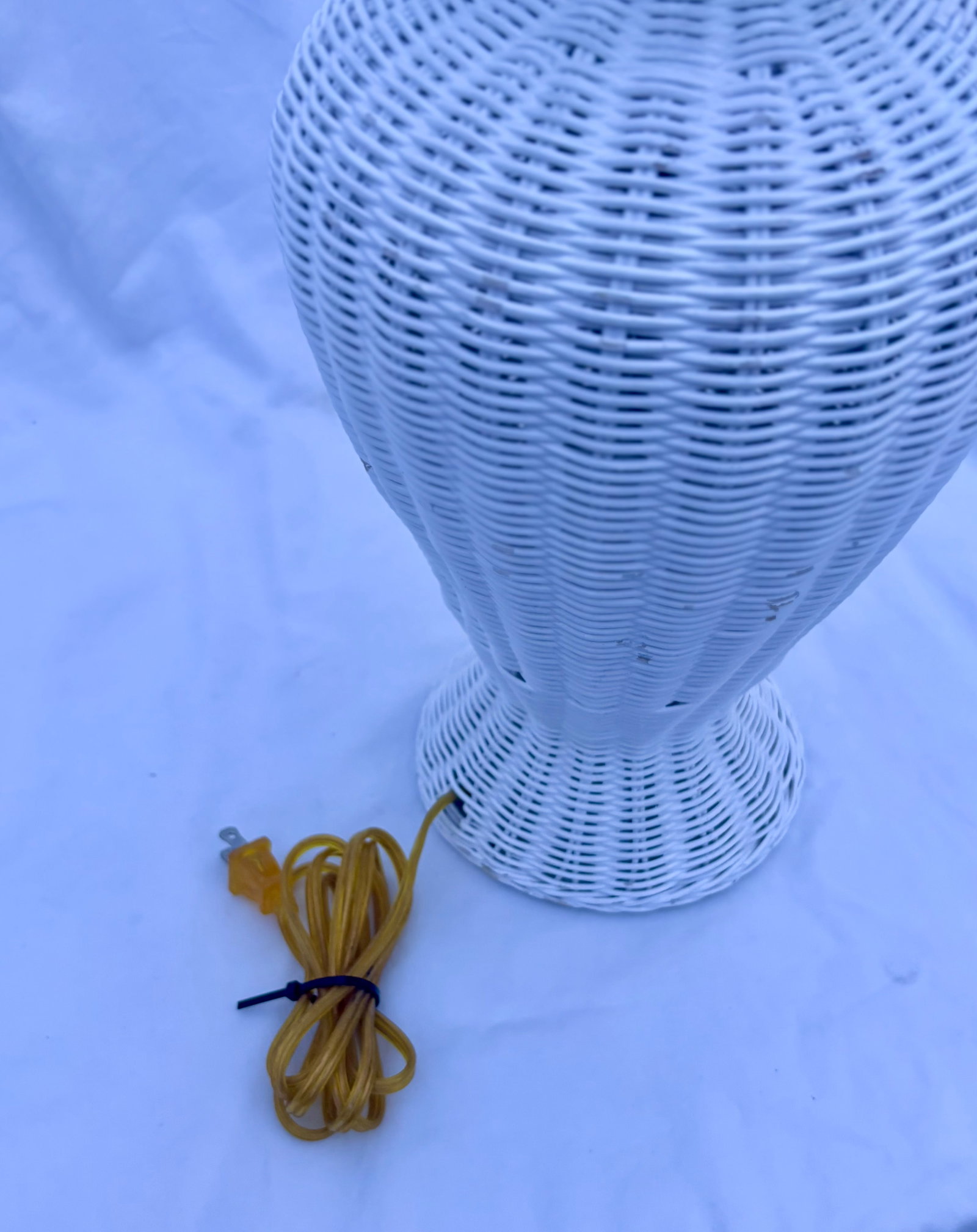 Late 20th Century Coastal Chic White Wicker Ginger Table Lamp - 7