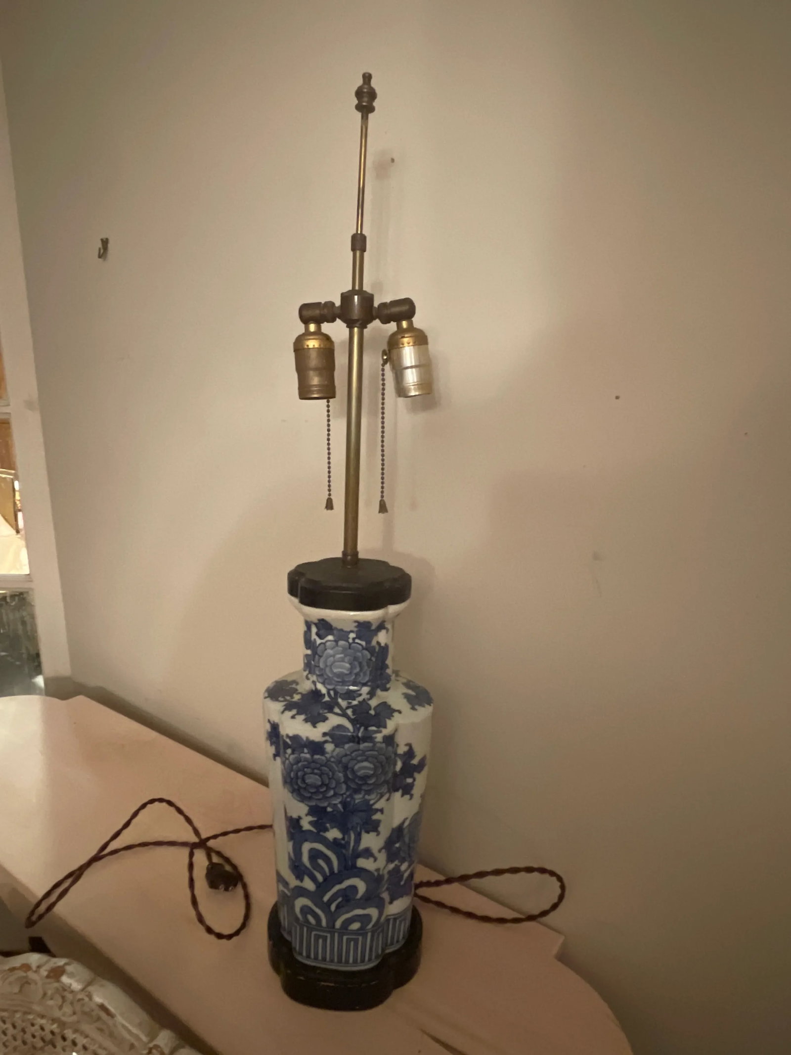 1910s Chinese Blue and White Ceramic Porcelain Lamp With Wooden Base and Cap - 12