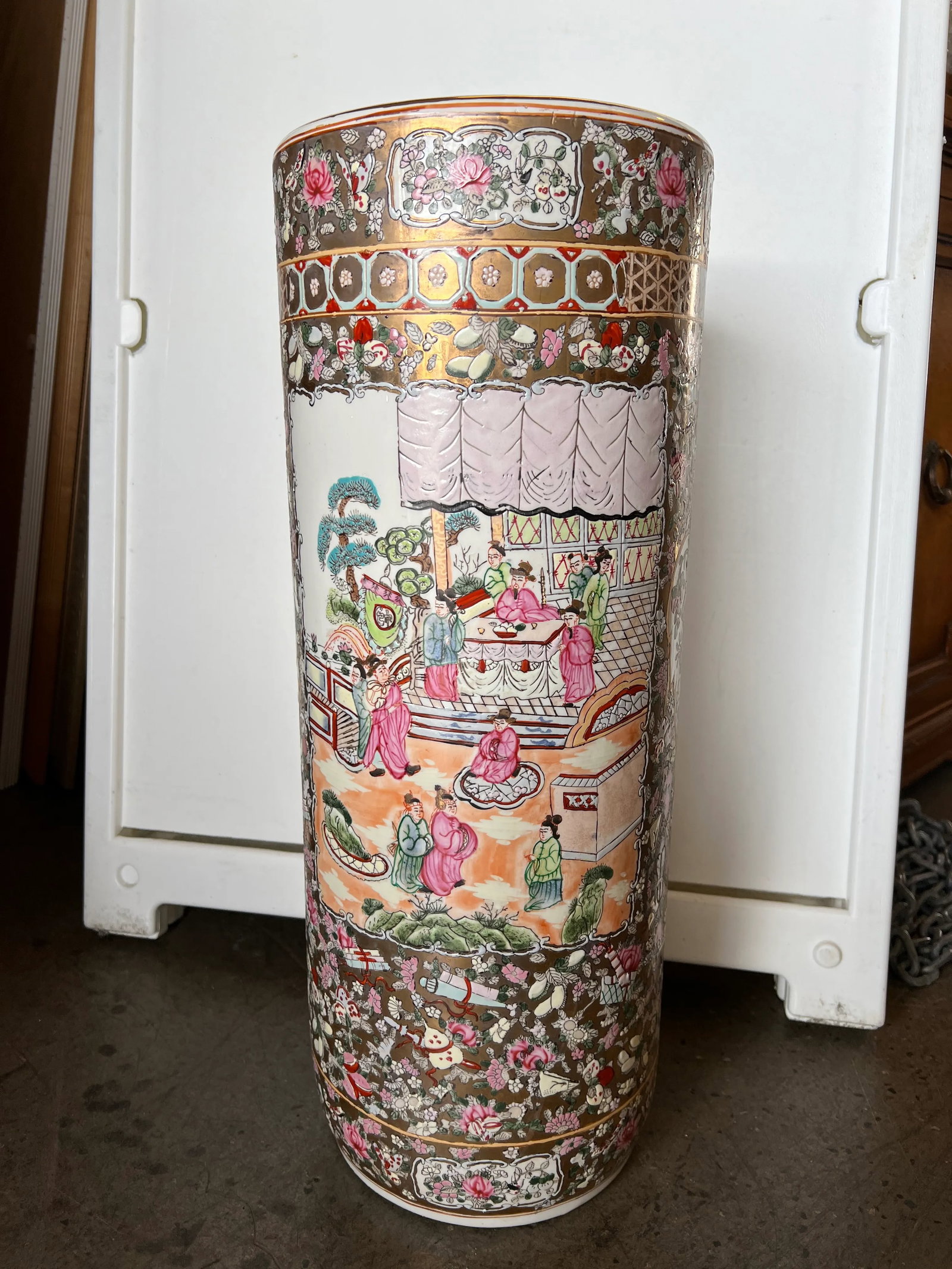 Mid Century Asian Umbrella/Cane Stand With Gold Accents Rose Medallion Style - 4