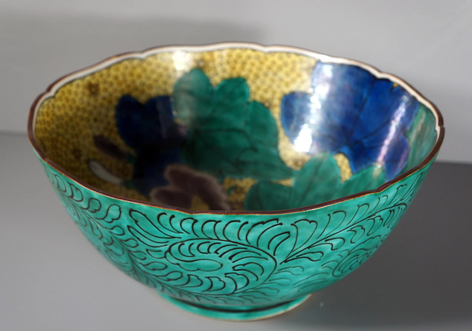 Antique Kutani Bowl in Floral Design - 5