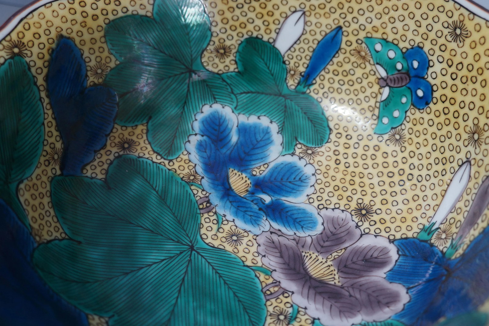 Antique Kutani Bowl in Floral Design - 9