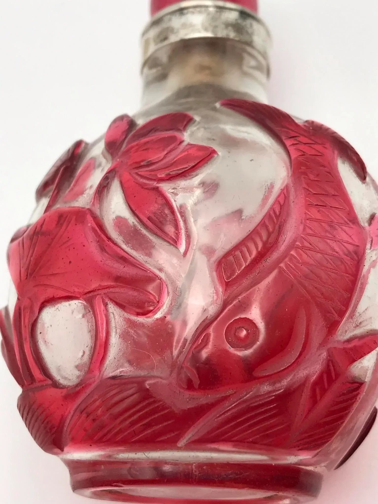 Antique Beijing Glass Snuff Bottle With Red Glass Overlay - 7